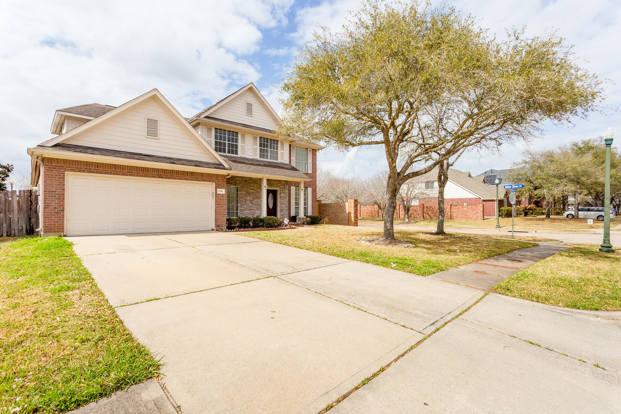 5906 Saber River Property Photo 3