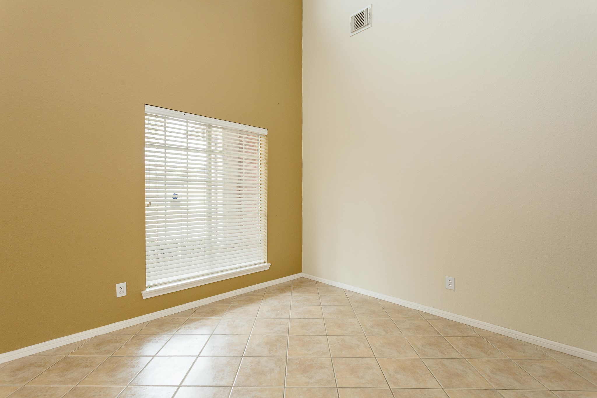 5906 Saber River Property Photo 14