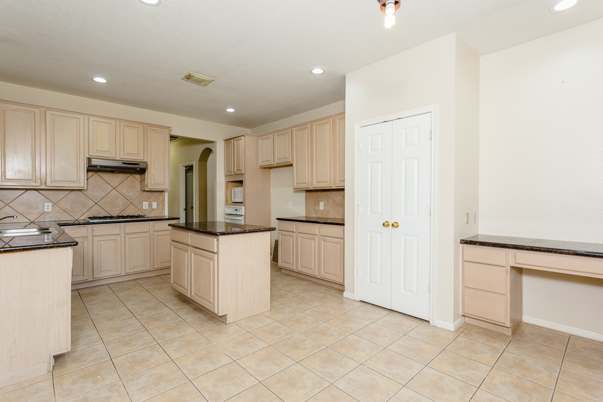 5906 Saber River Property Photo 23