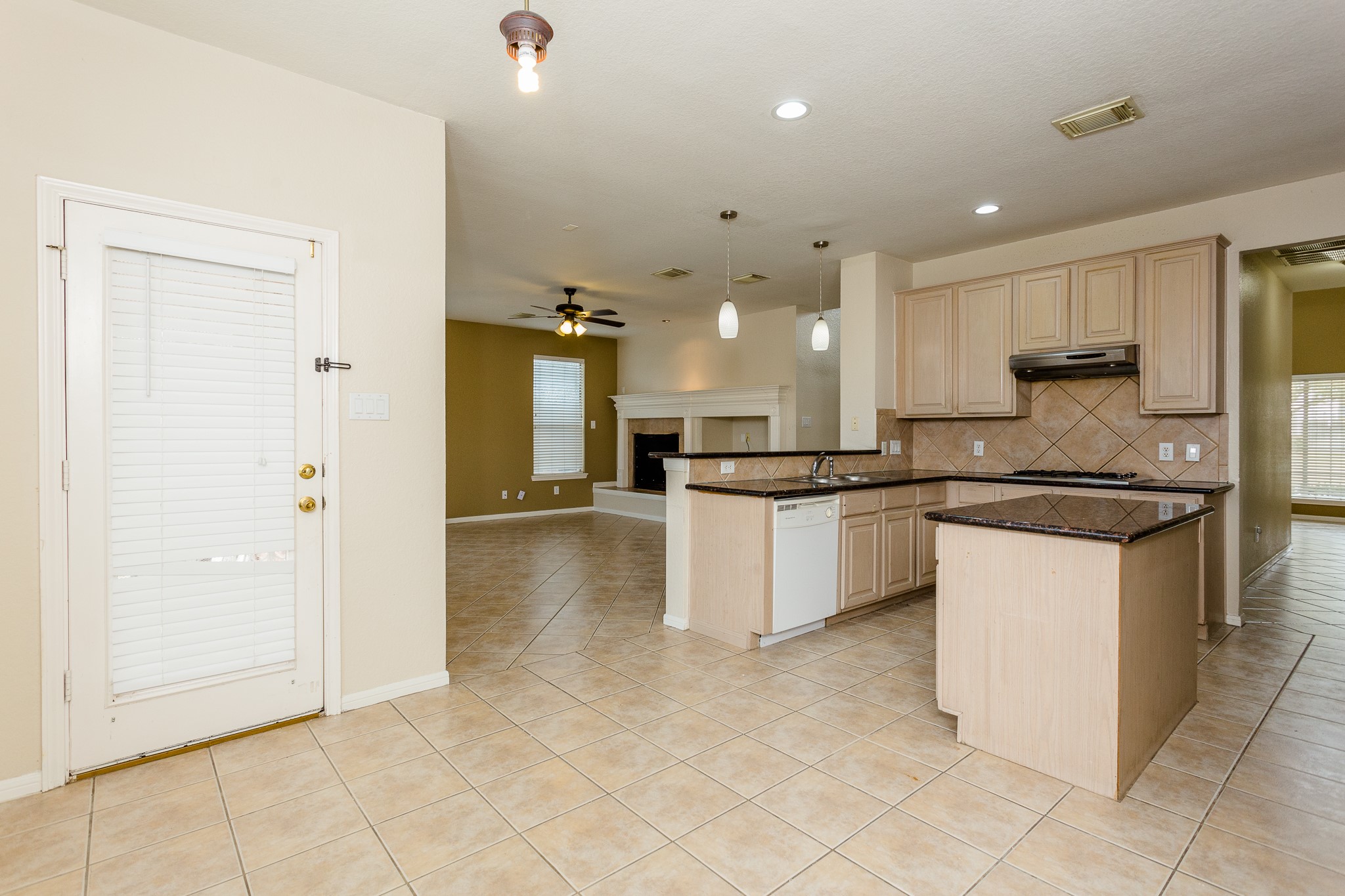 5906 Saber River Property Photo 24