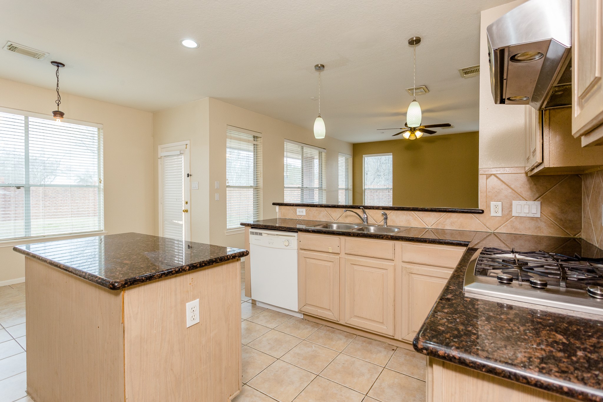 5906 Saber River Property Photo 27