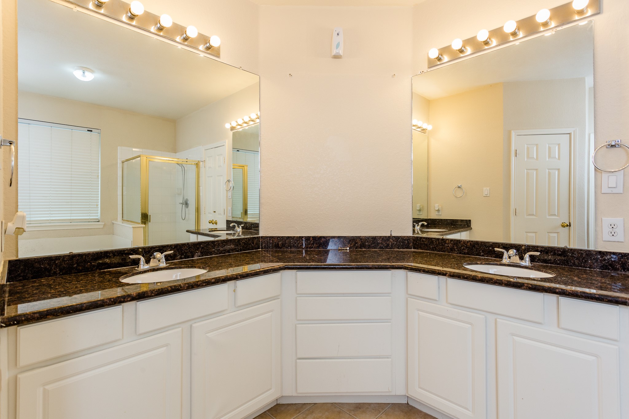 5906 Saber River Property Photo 34