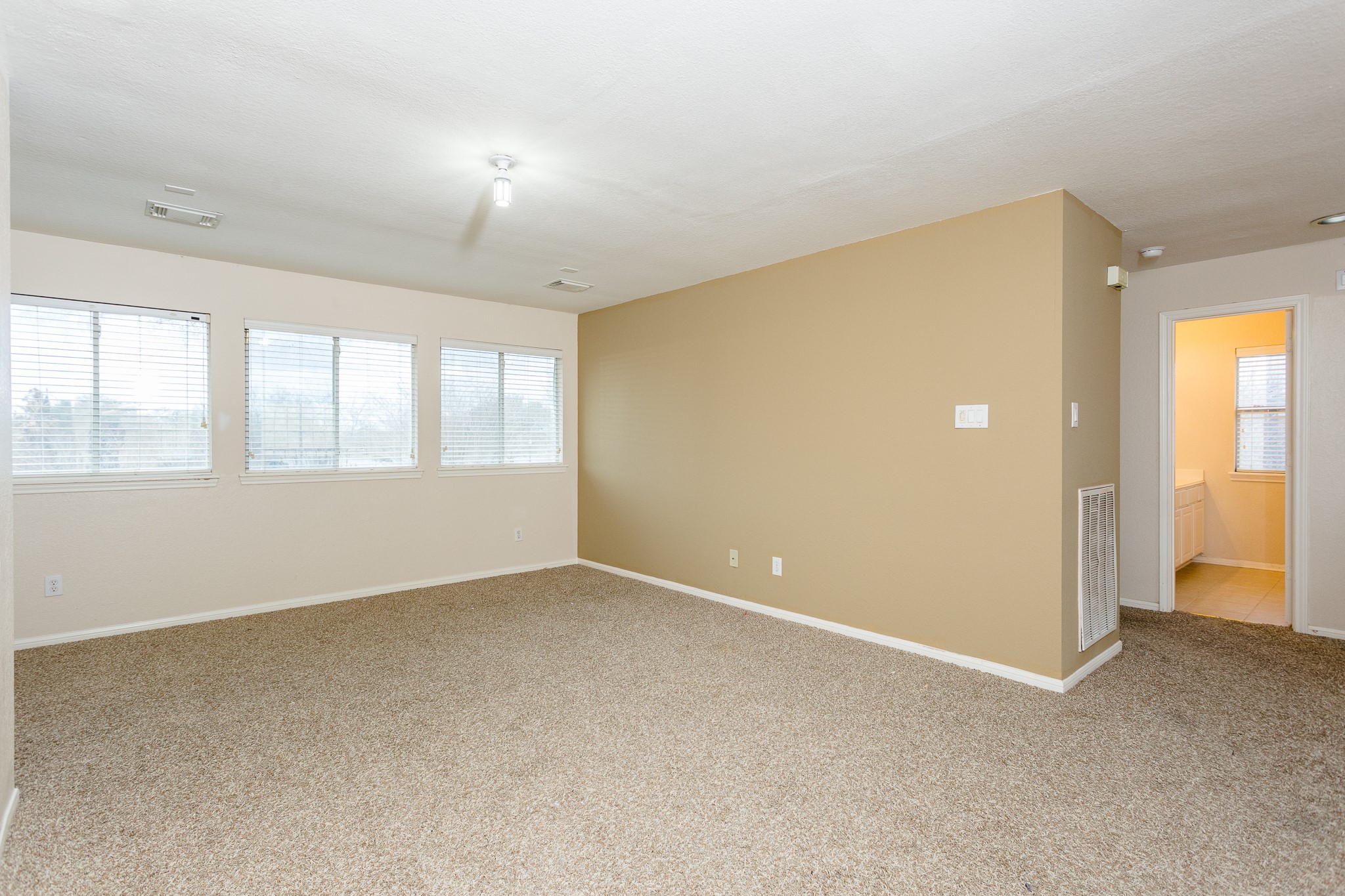 5906 Saber River Property Photo 38