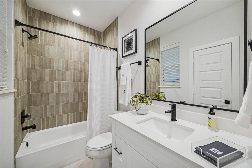 811 Thornton Road E Property Photo 20