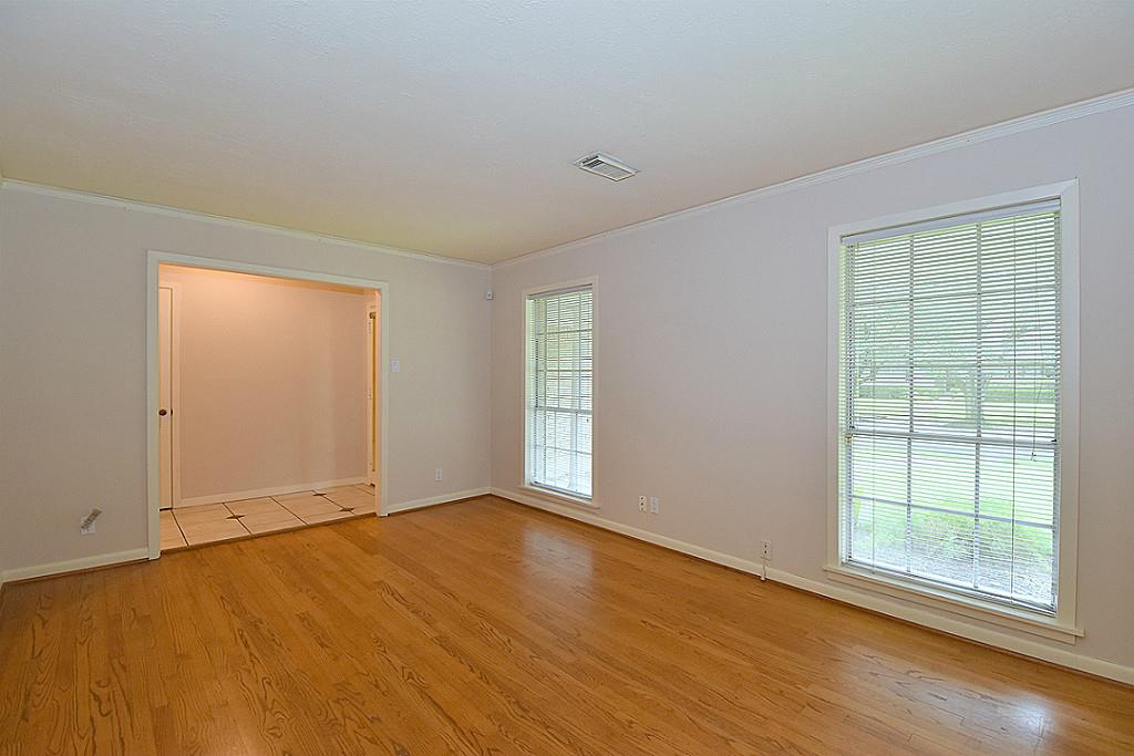 5103 Briarbend Drive Property Photo 3