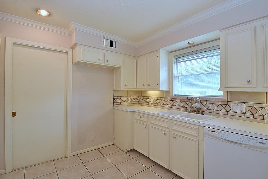 5103 Briarbend Drive Property Photo 8