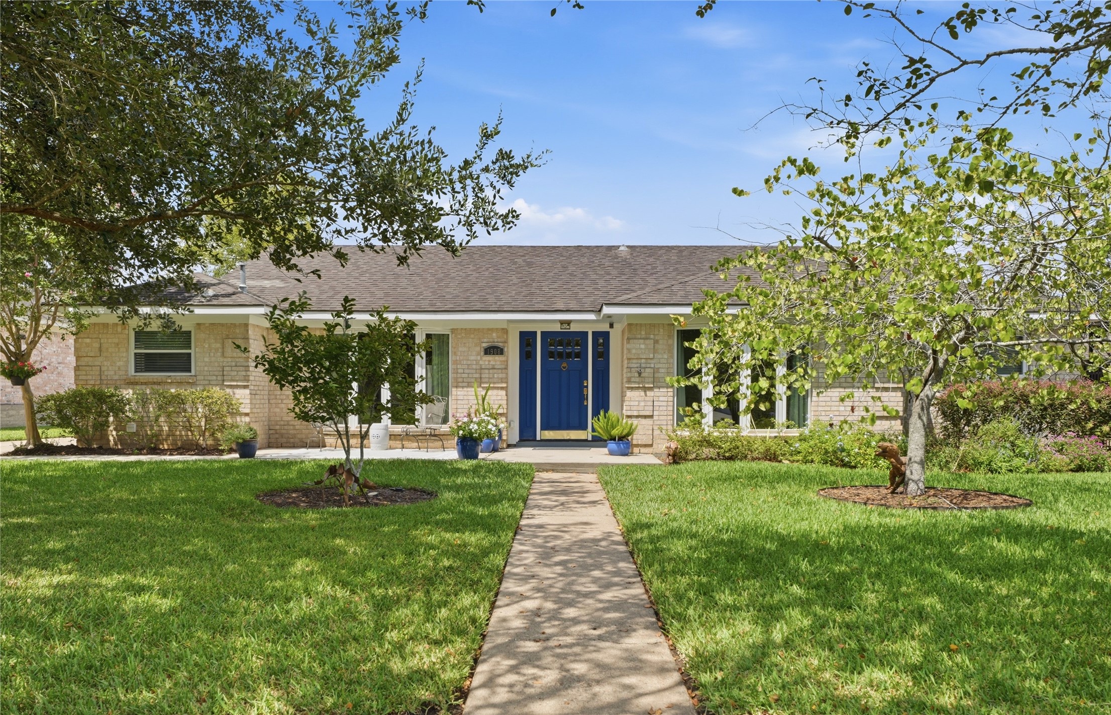 1908 Acacia Street