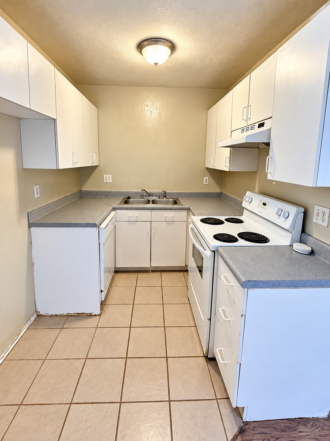 4714 Oleander Street D Property Photo 6