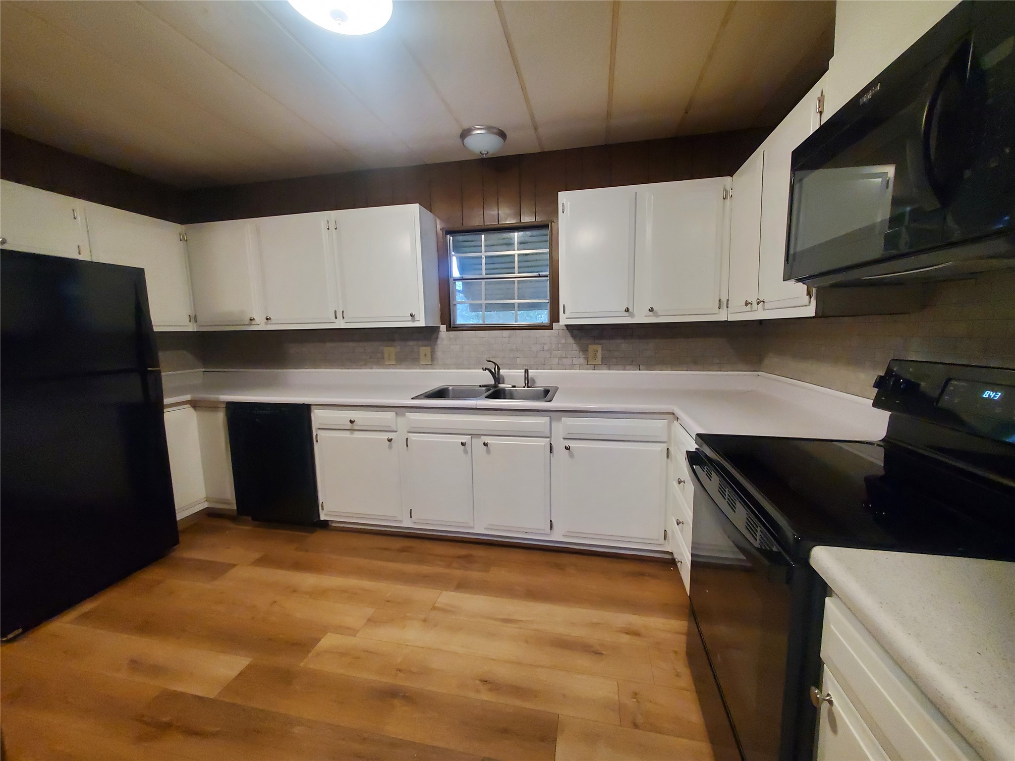 18379 Thomas Street Property Photo 5