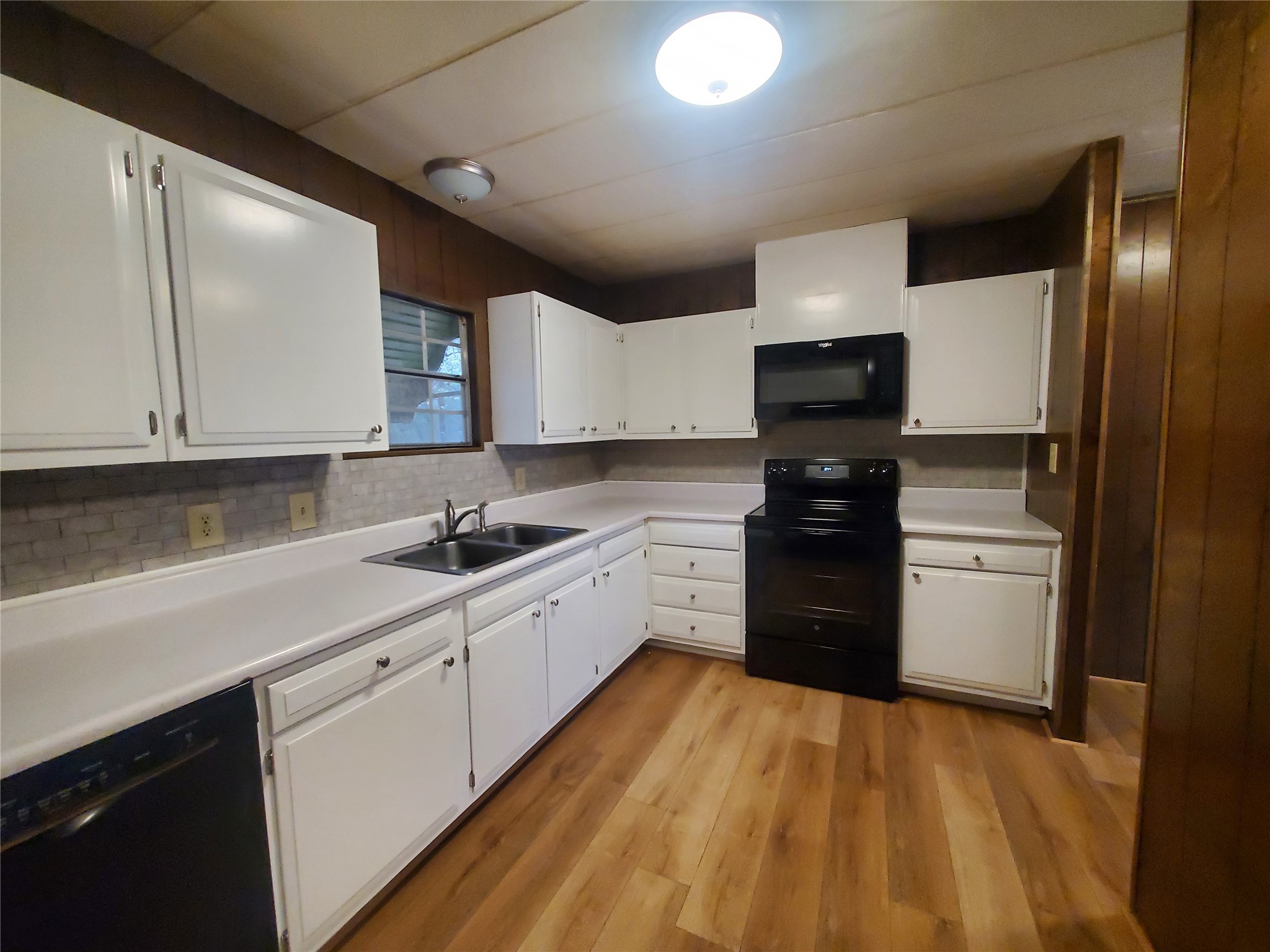 18379 Thomas Street Property Photo 7