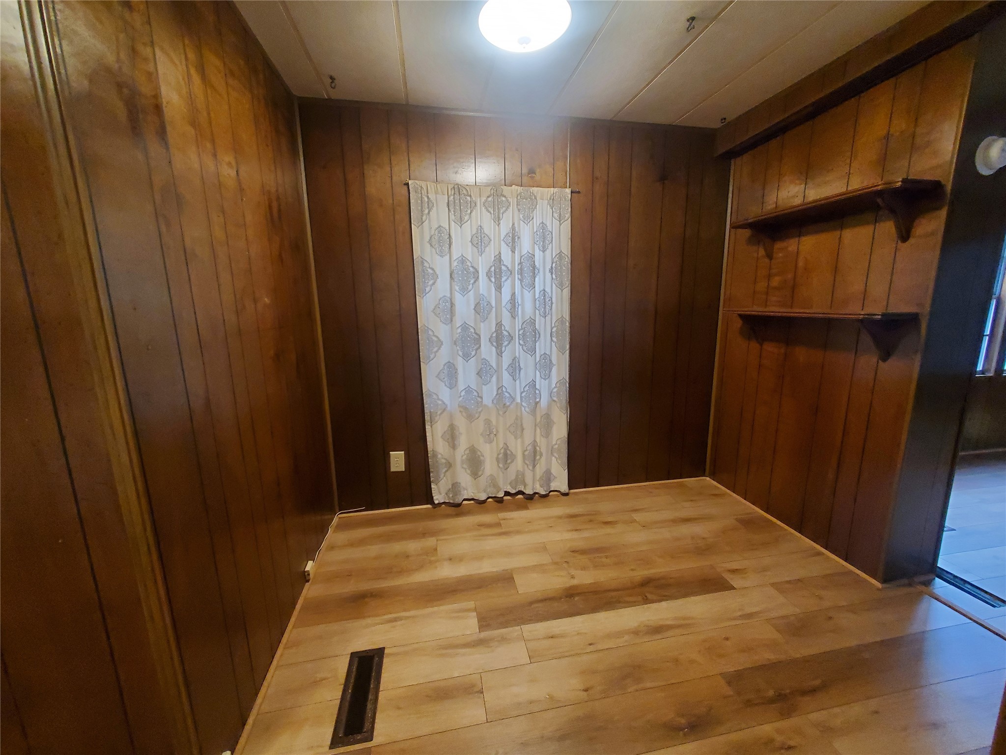 18379 Thomas Street Property Photo 8