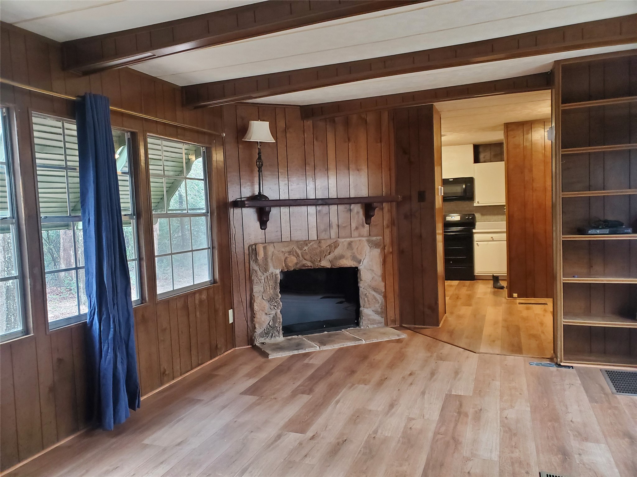 18379 Thomas Street Property Photo 9
