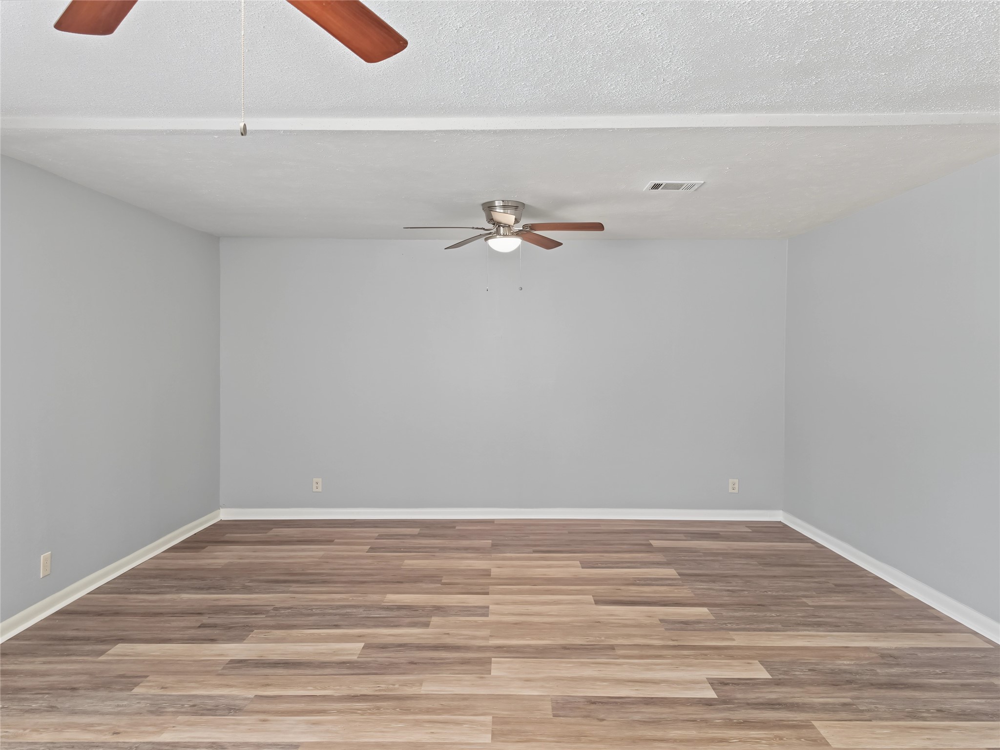 5427 Willow Glen Drive Property Photo 3