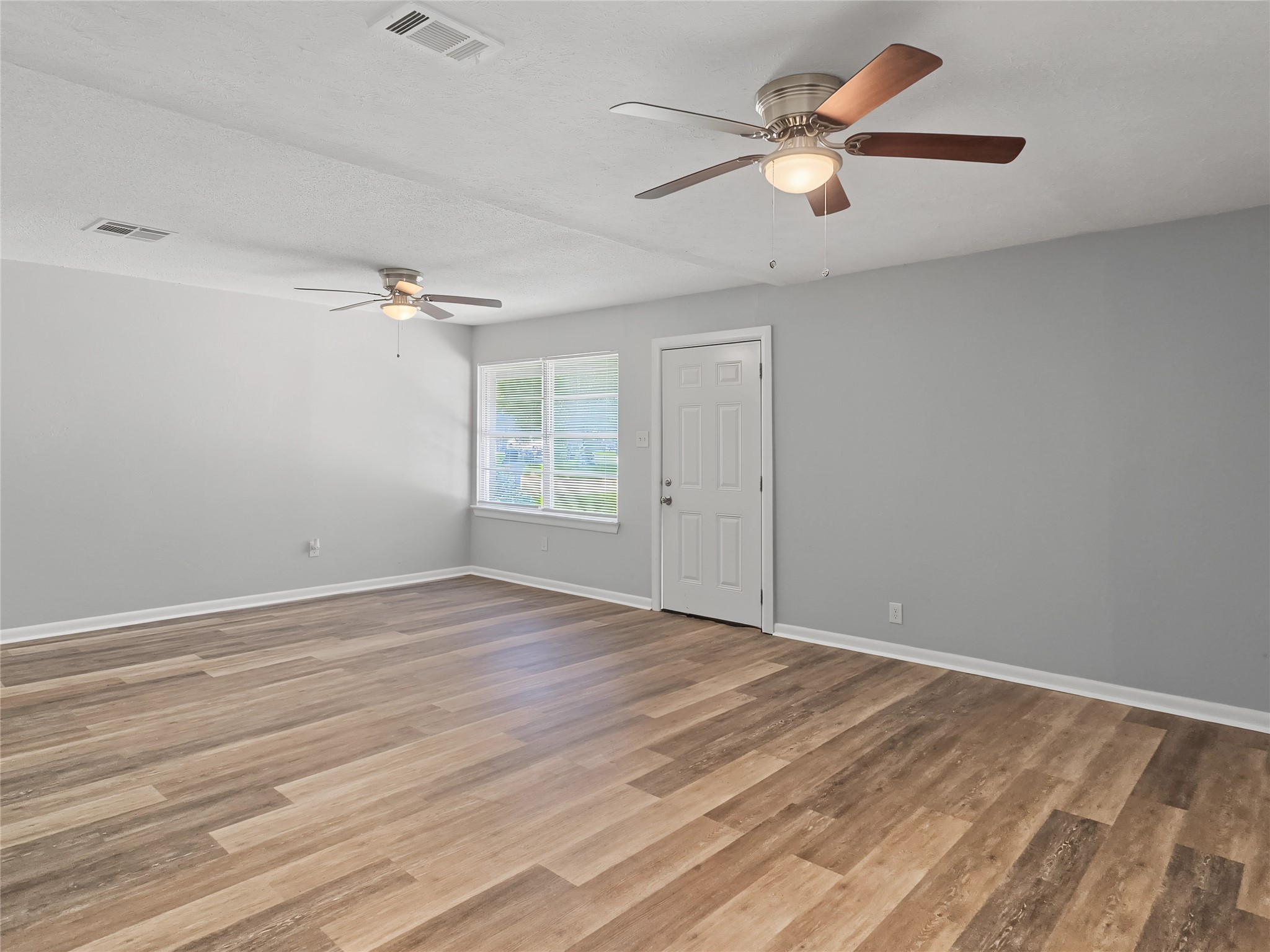 5427 Willow Glen Drive Property Photo 4