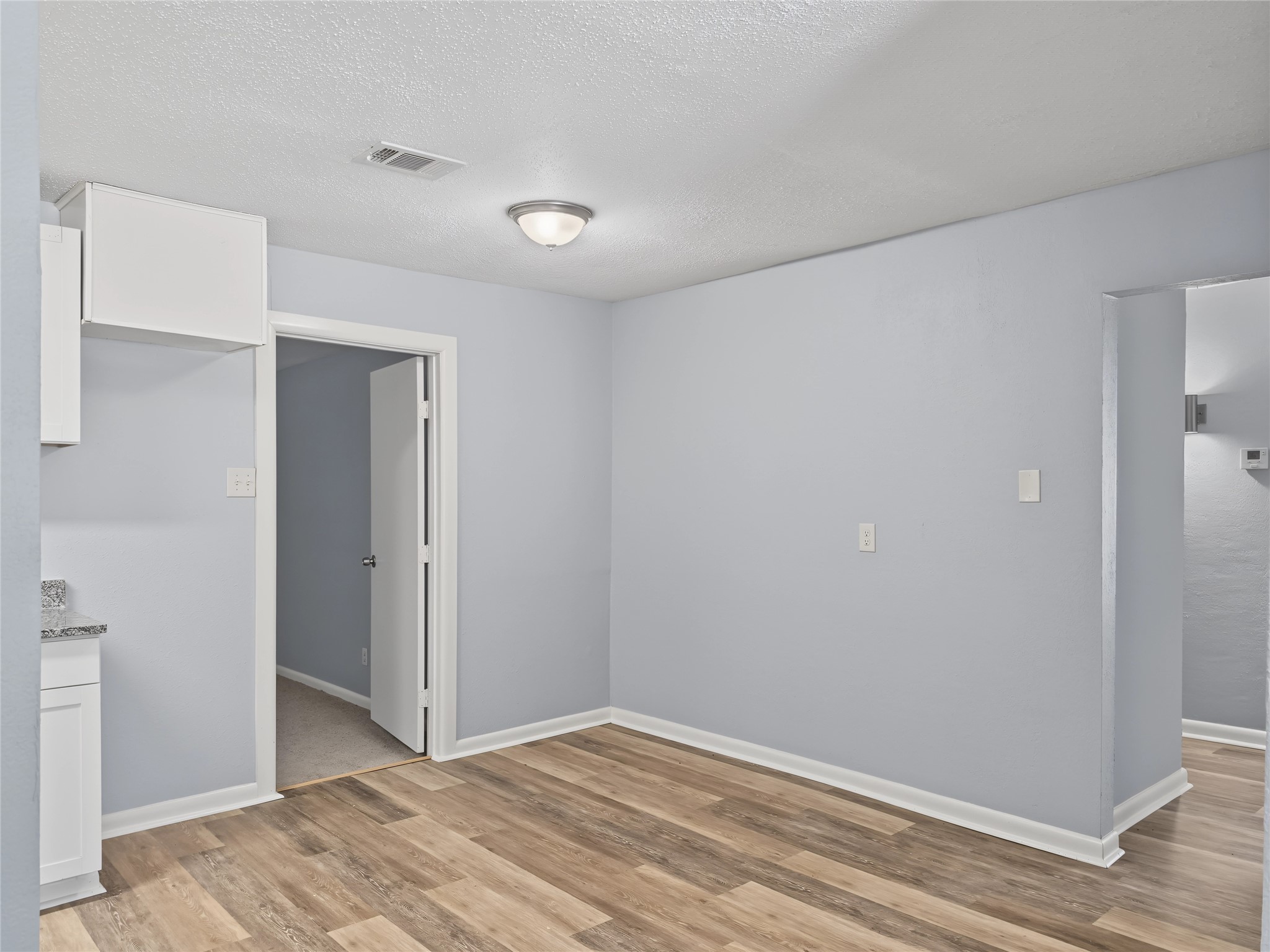5427 Willow Glen Drive Property Photo 5