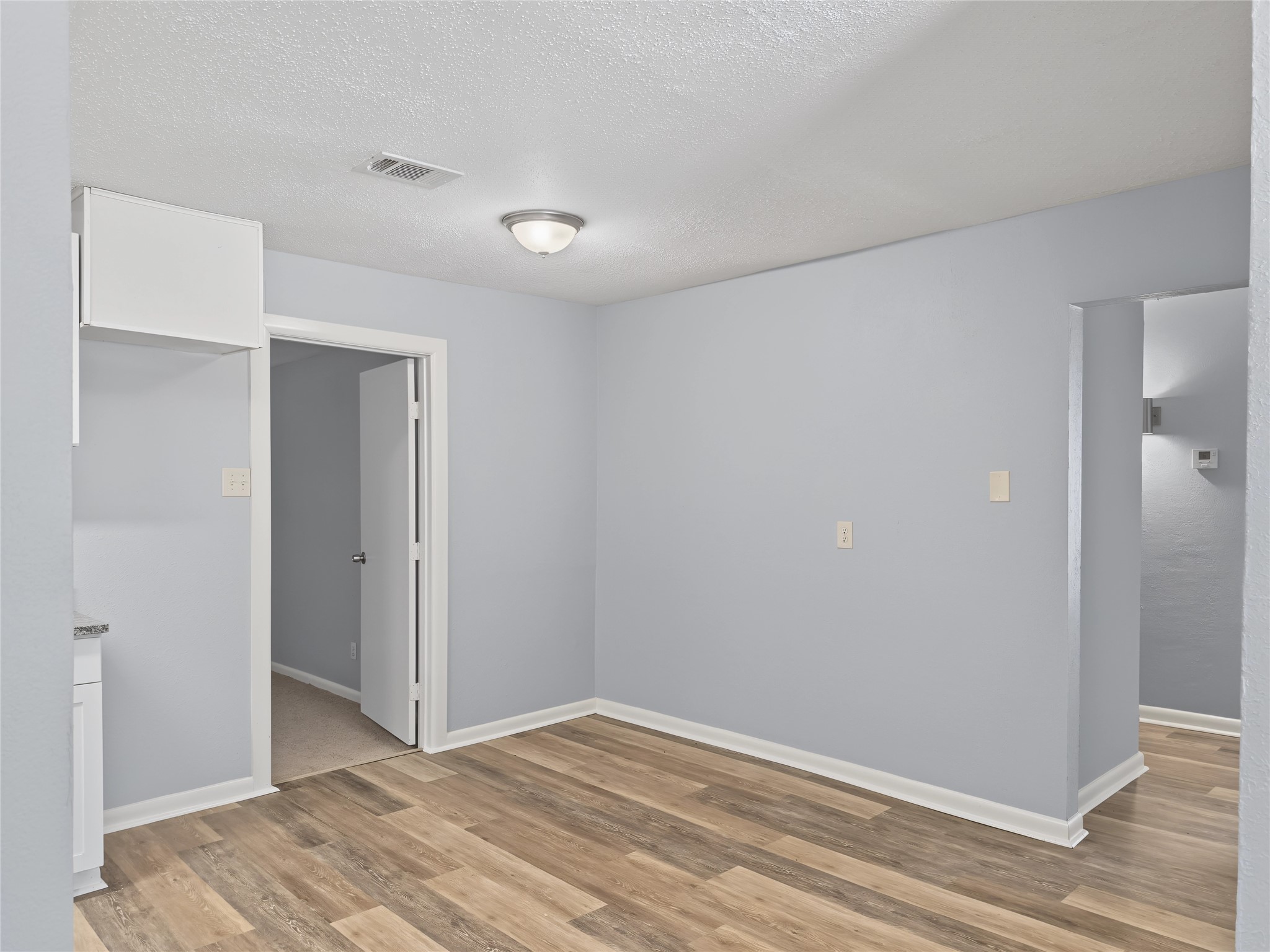 5427 Willow Glen Drive Property Photo 6