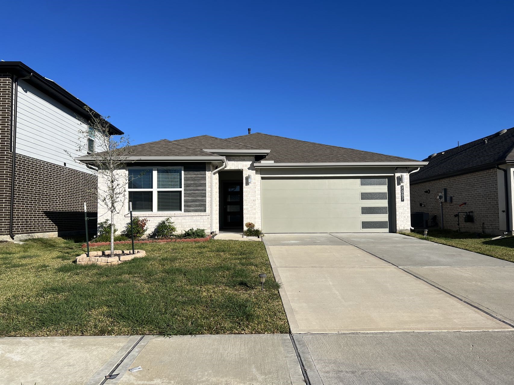 7007 Fleetwood Crescent Way Property Photo 1