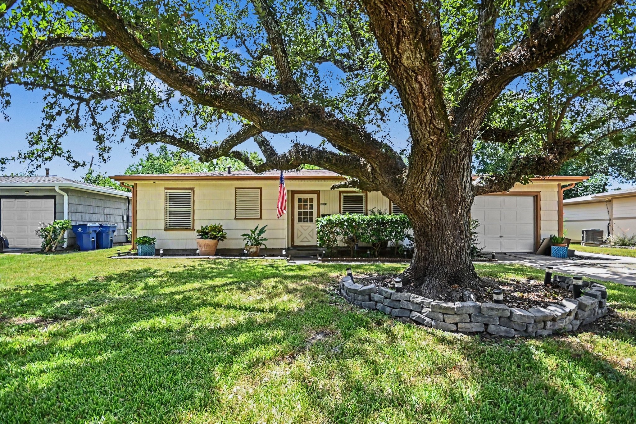 5013 Live Oak Drive Property Photo 1