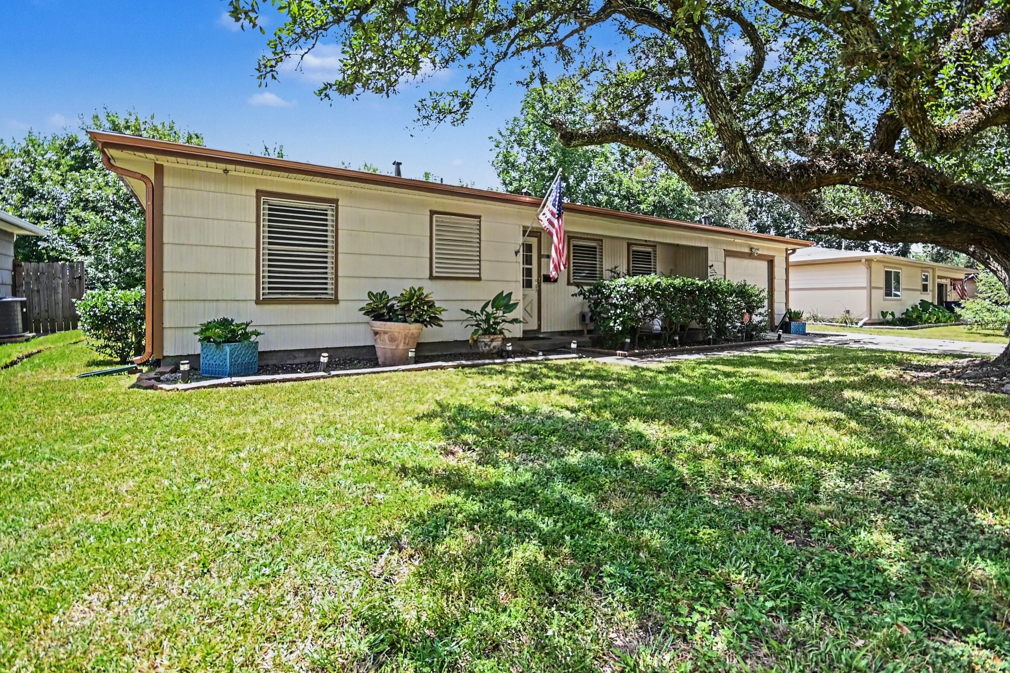 5013 Live Oak Drive Property Photo 2