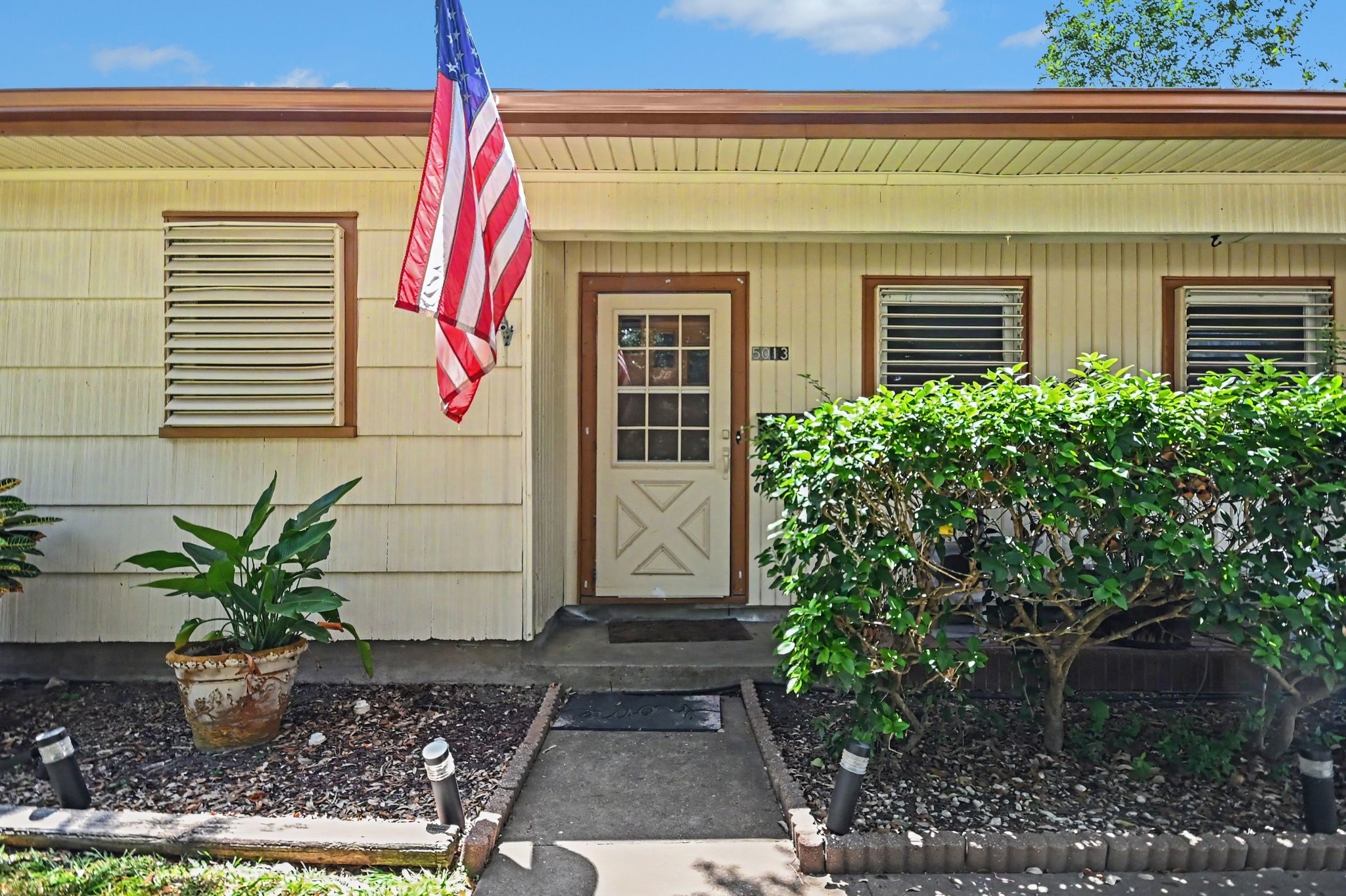 5013 Live Oak Drive Property Photo 4