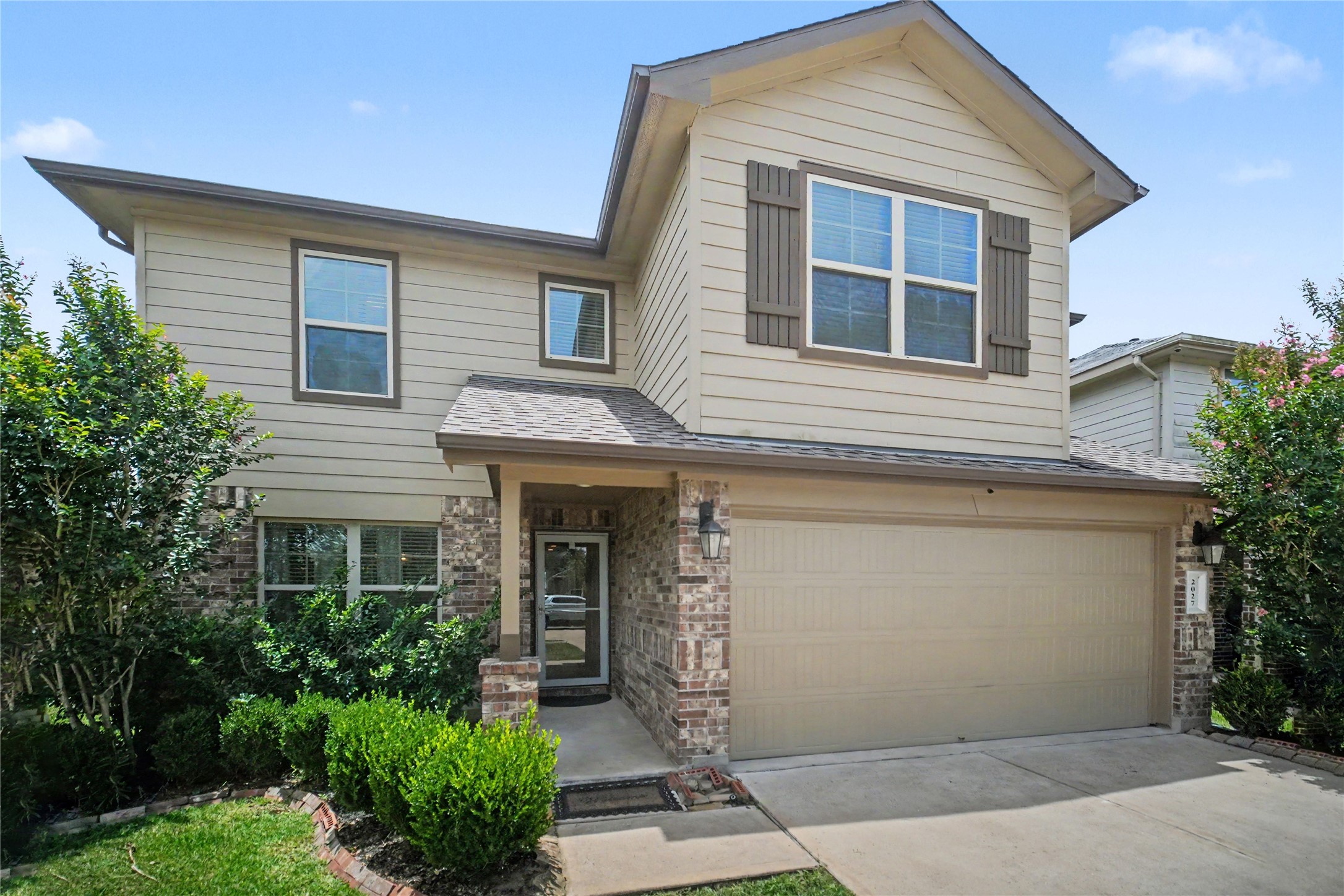 2027 Bravos Manor Lane Property Photo 3