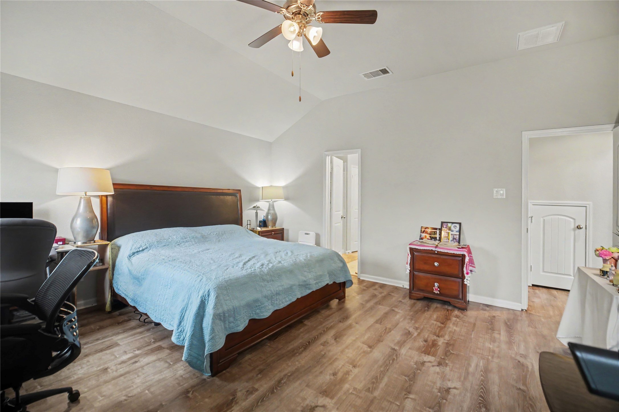 2027 Bravos Manor Lane Property Photo 15