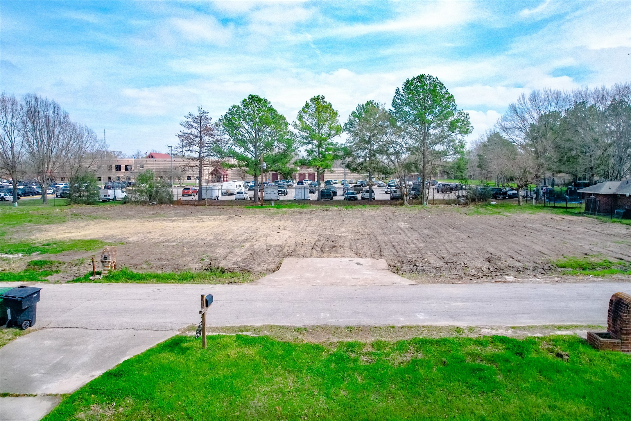 8524 Observatory Street Property Photo 4