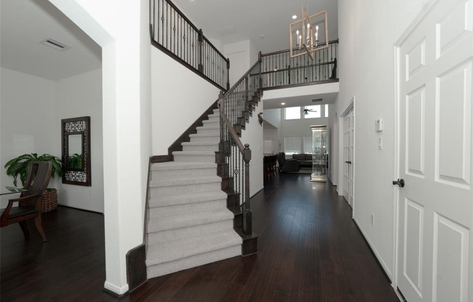 6010 Wayne Way Property Photo 4