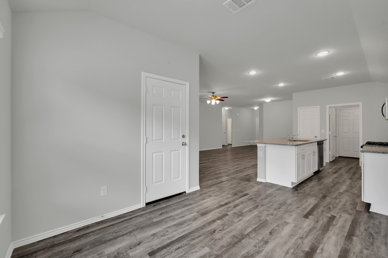 8003 Dauntless Drive Property Photo 5