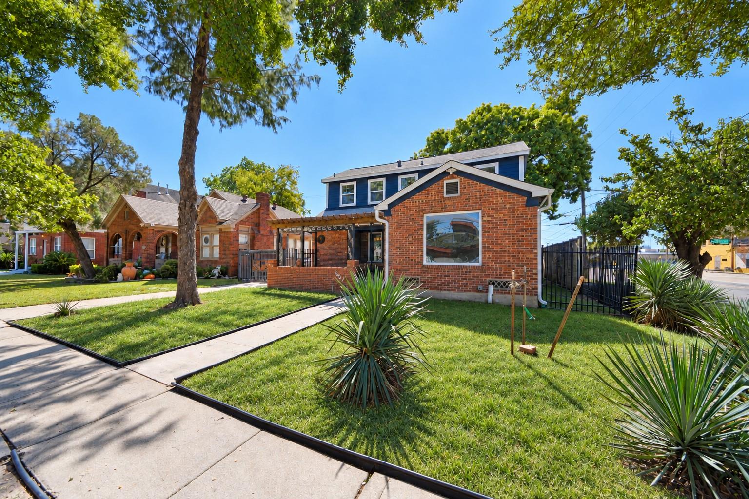 2402 Barbee Street, Houston Tx 77004 Property Photo 3
