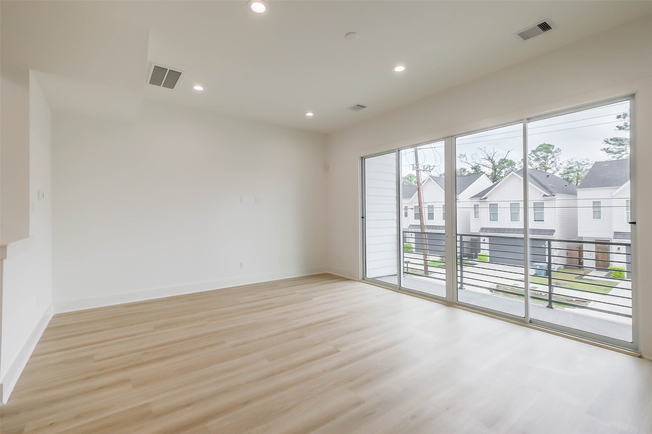 5703 Balbo Street E Property Photo 12
