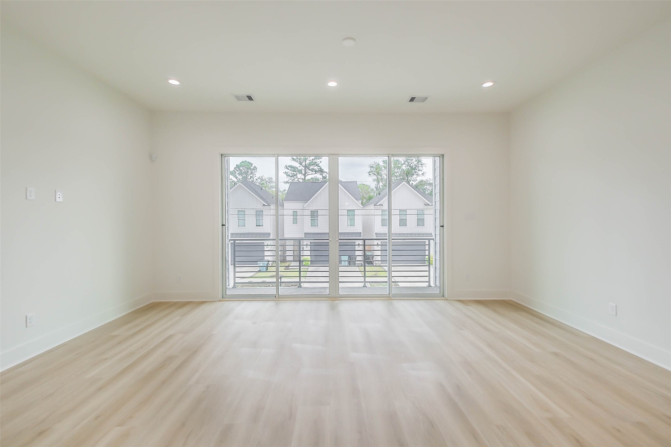 5703 Balbo Street E Property Photo 14