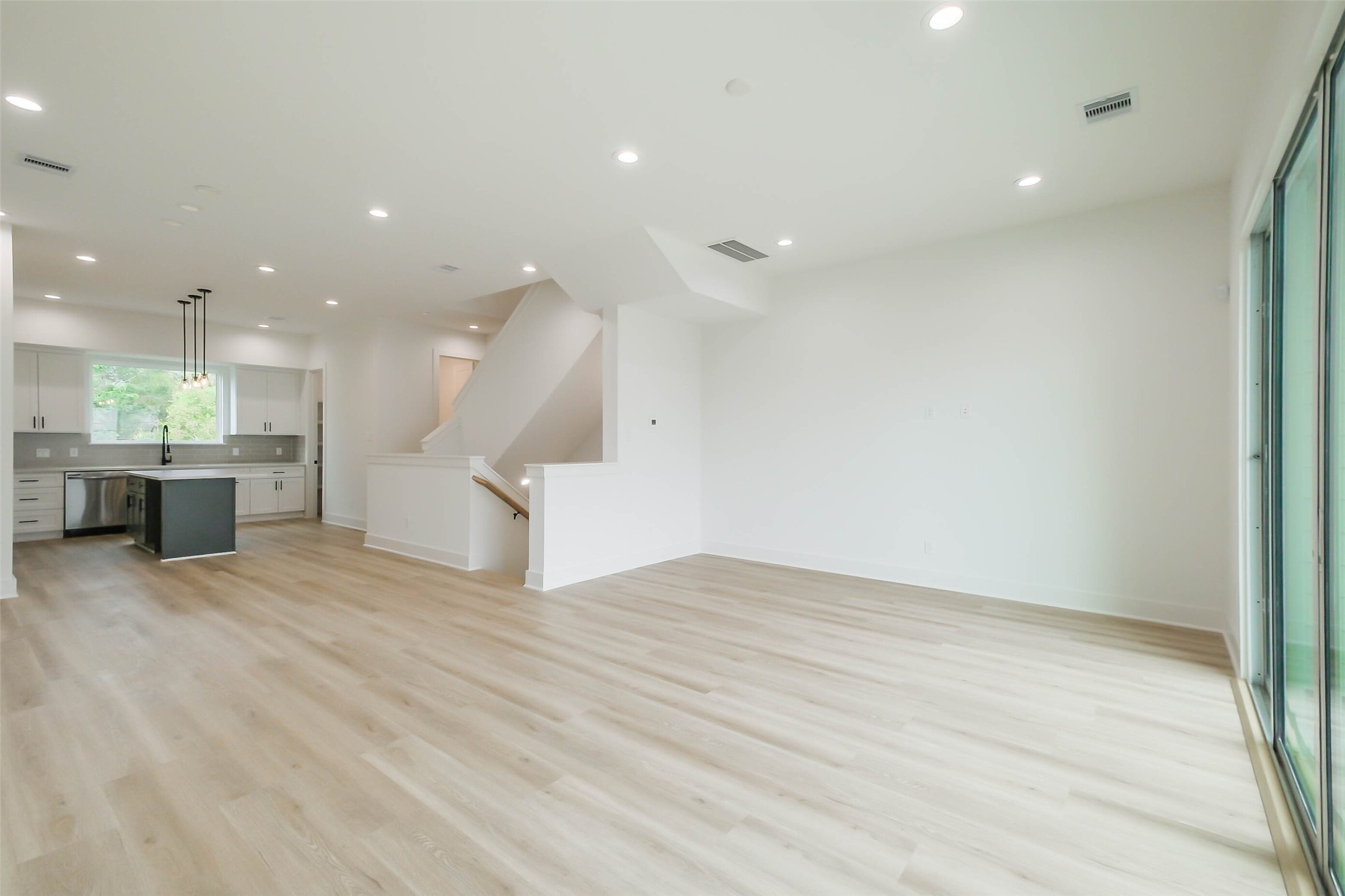 5703 Balbo Street E Property Photo 15