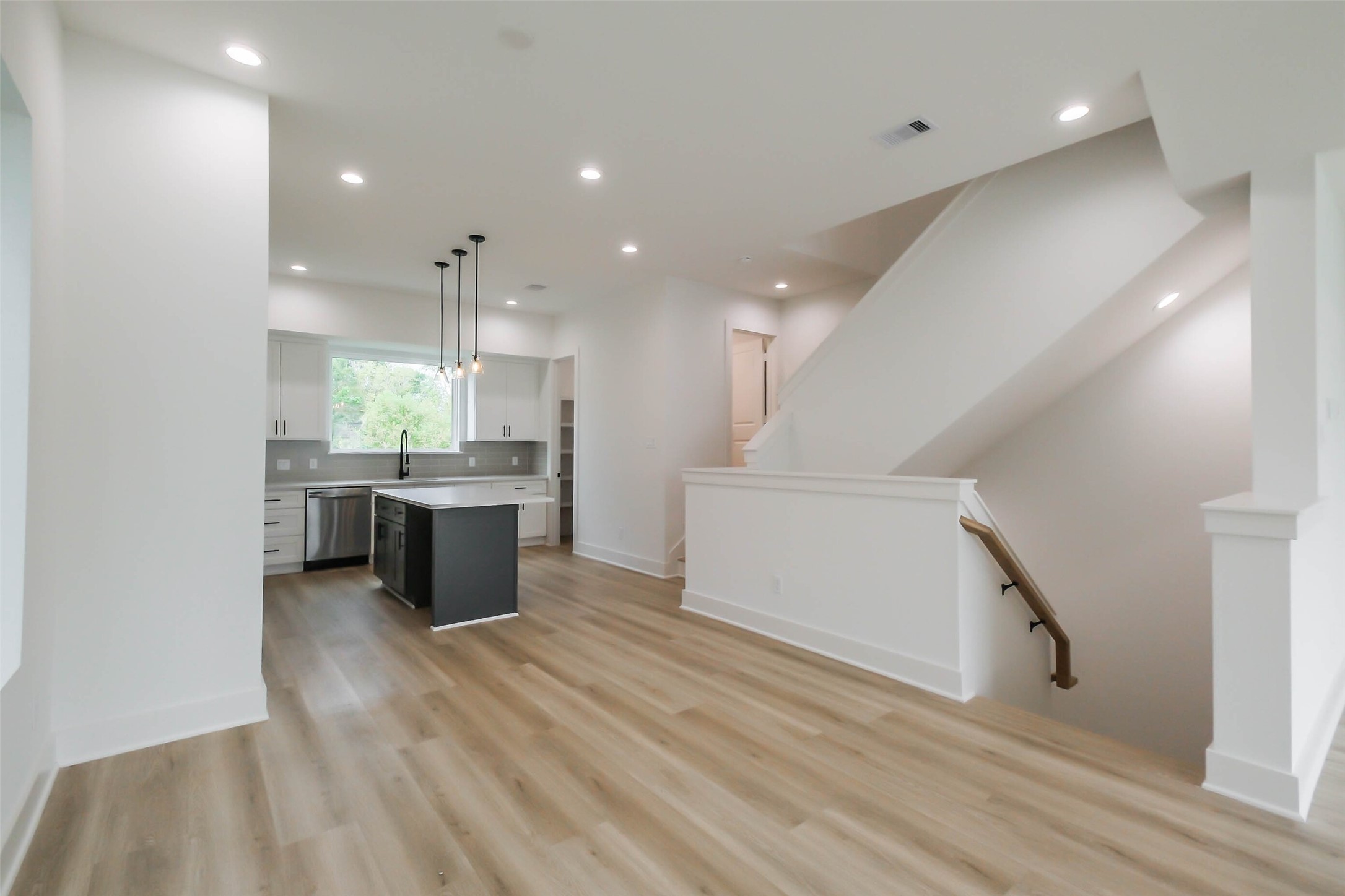5703 Balbo Street E Property Photo 16