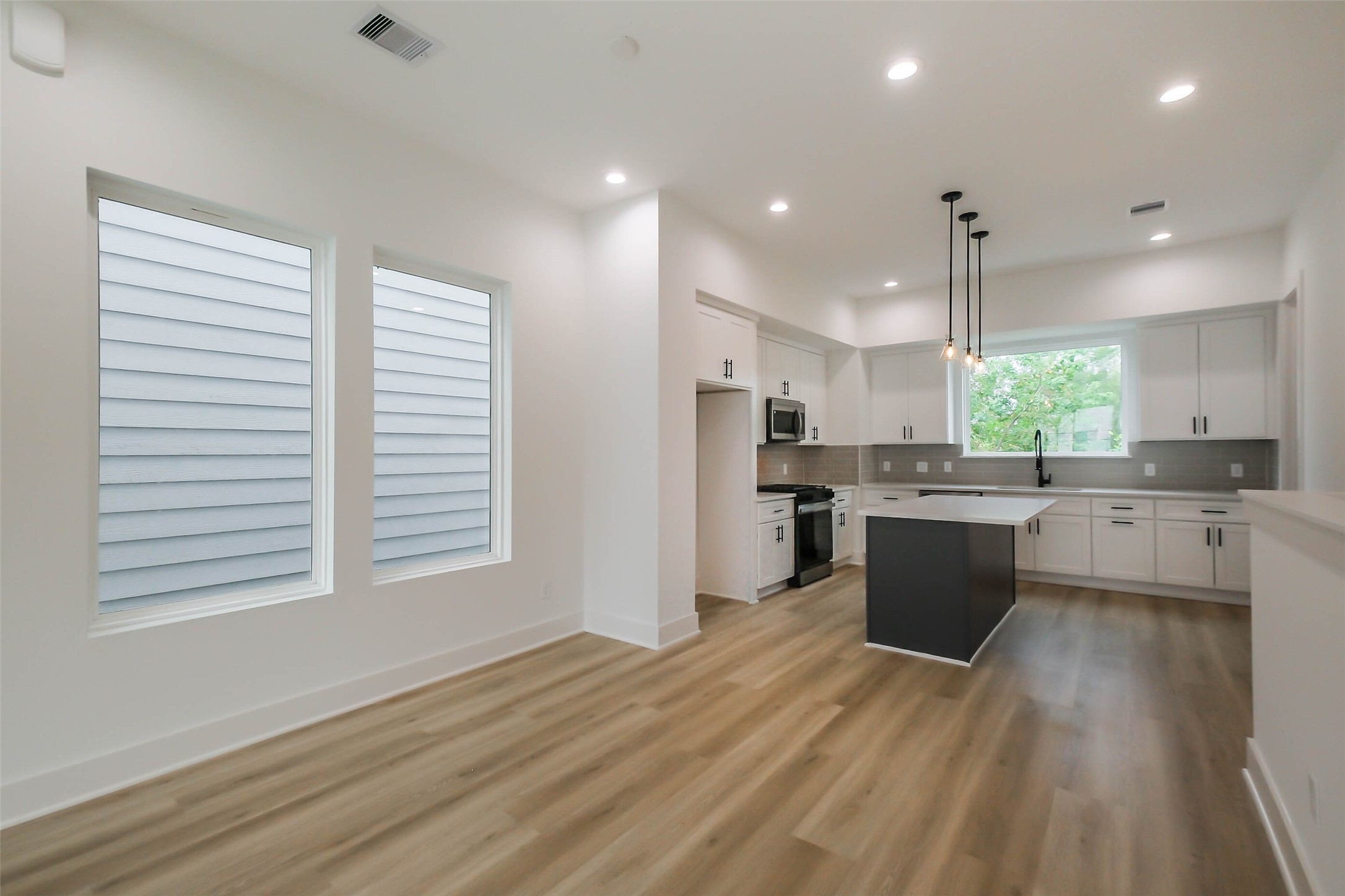 5703 Balbo Street E Property Photo 25