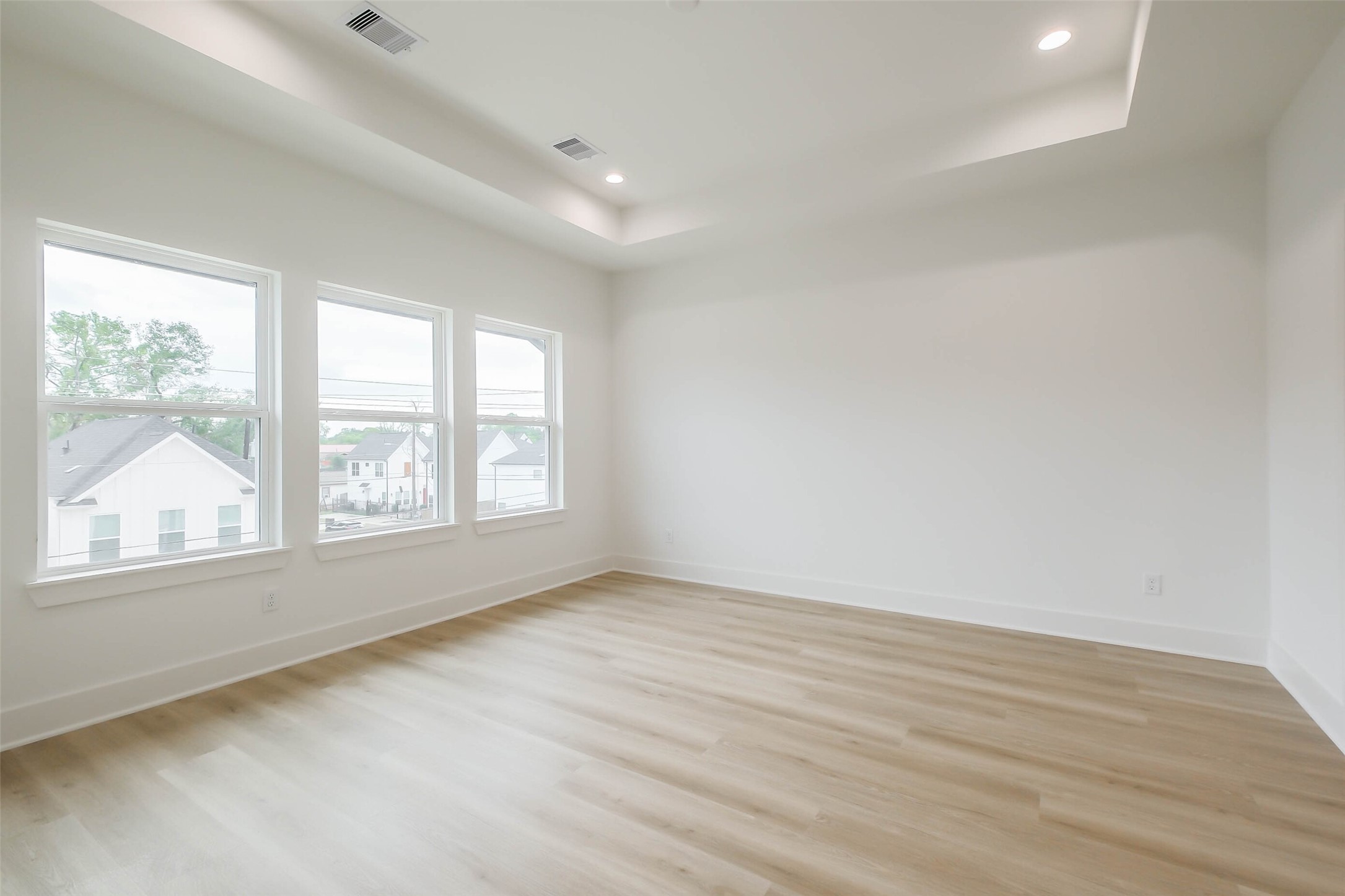 5703 Balbo Street E Property Photo 27