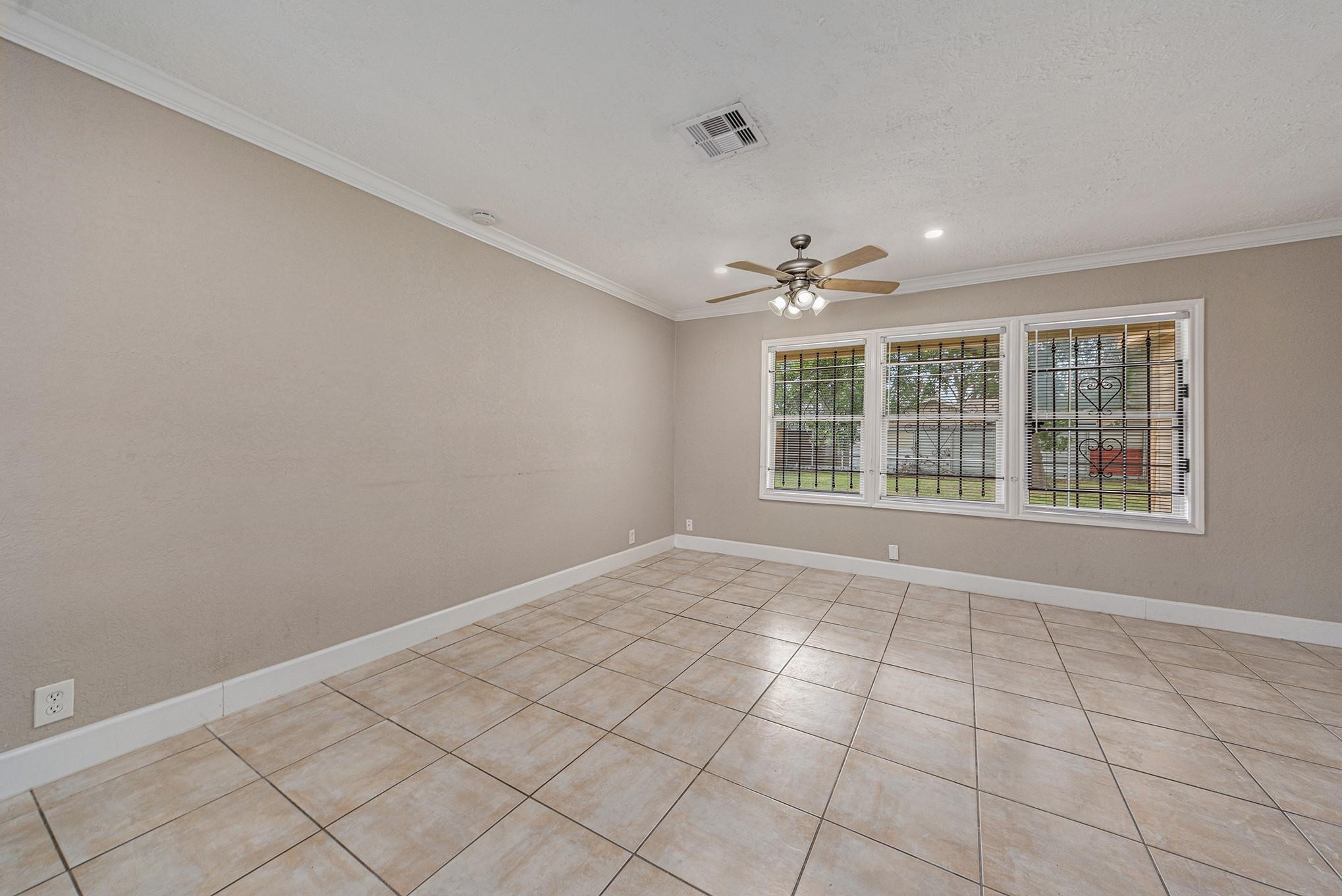 502 Ogilvie Street Property Photo 2