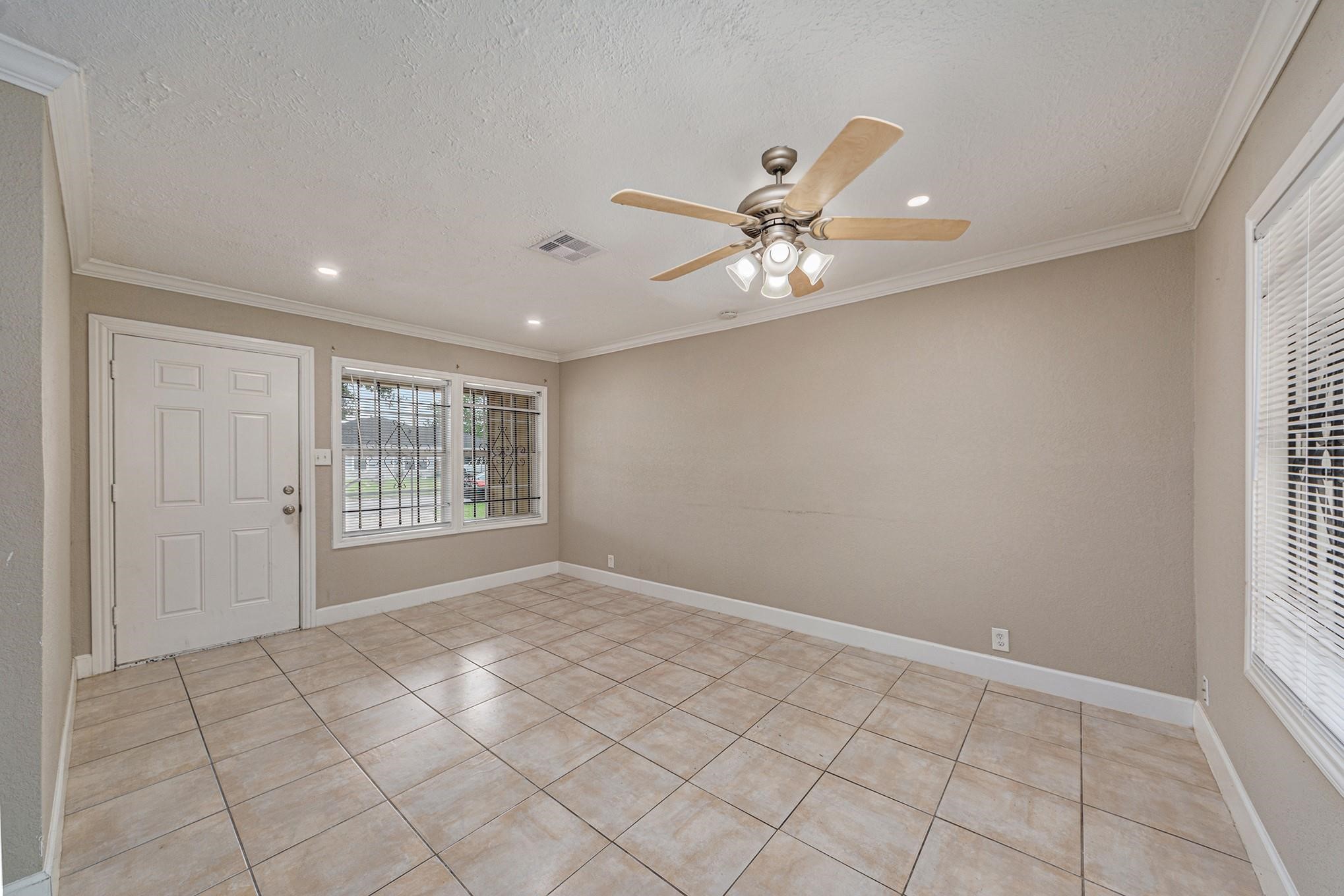502 Ogilvie Street Property Photo 4