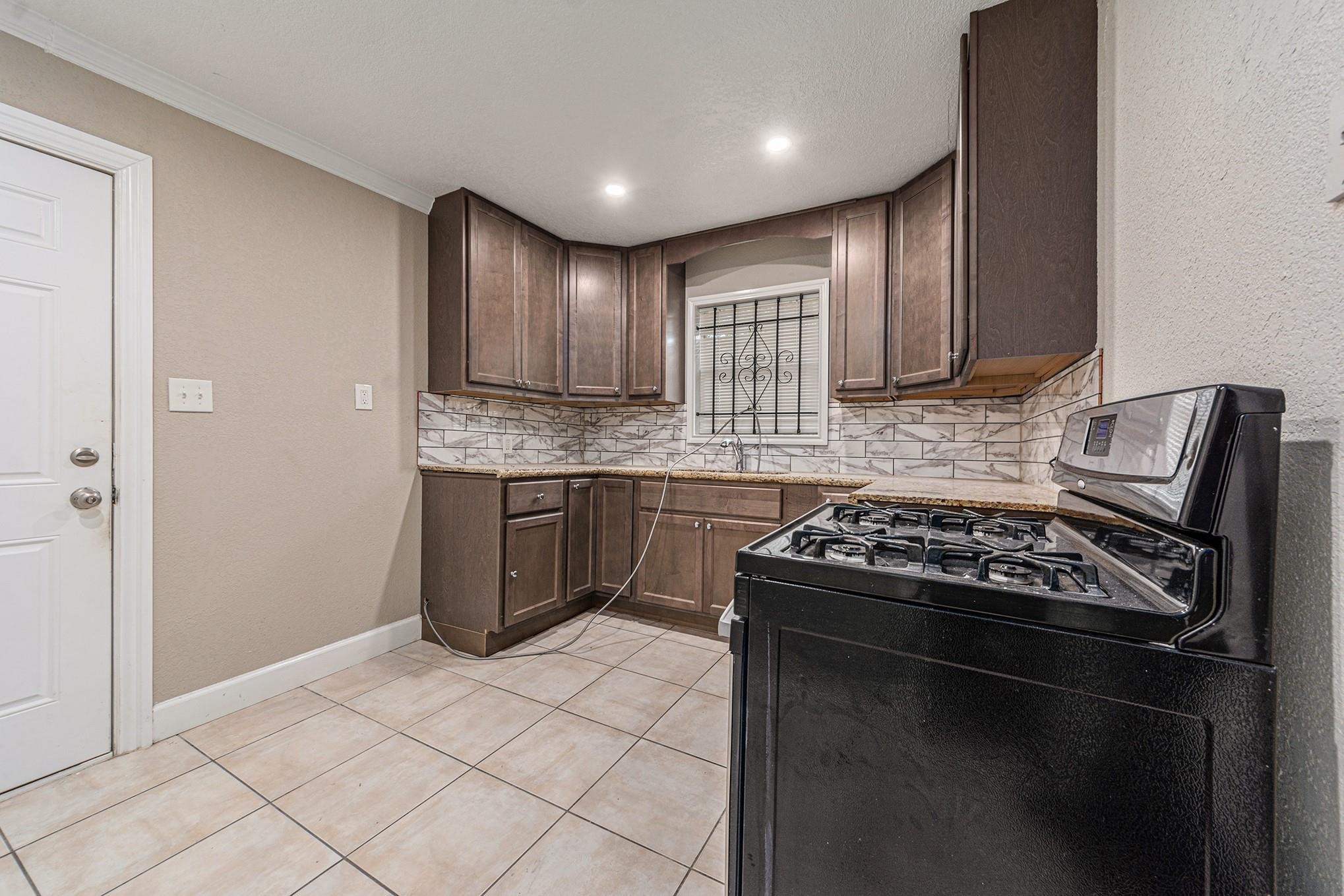 502 Ogilvie Street Property Photo 6