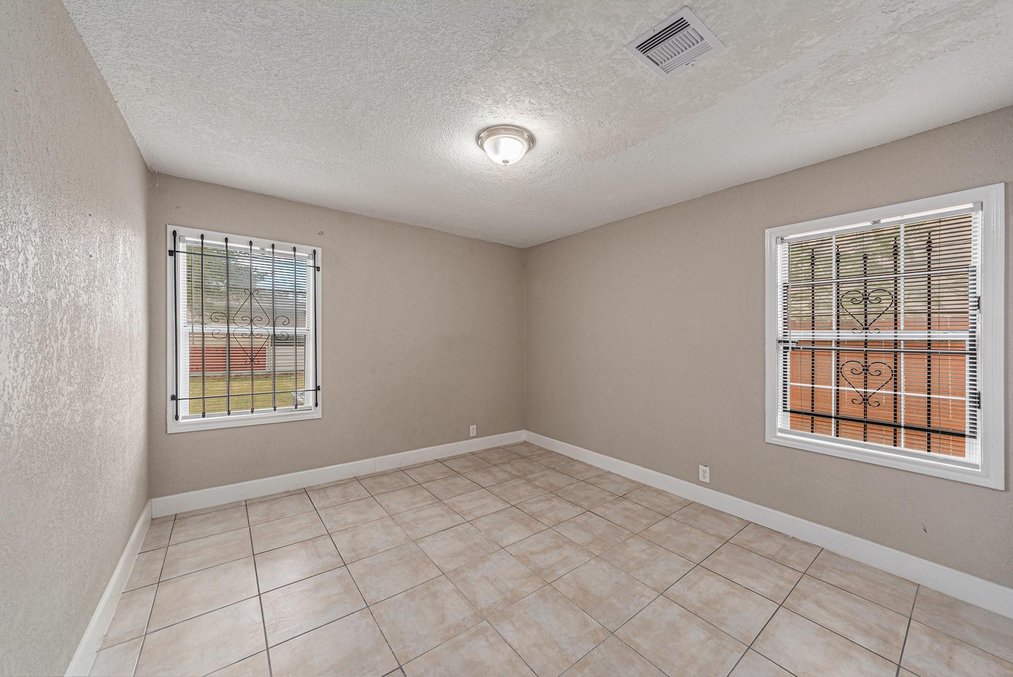 502 Ogilvie Street Property Photo 7
