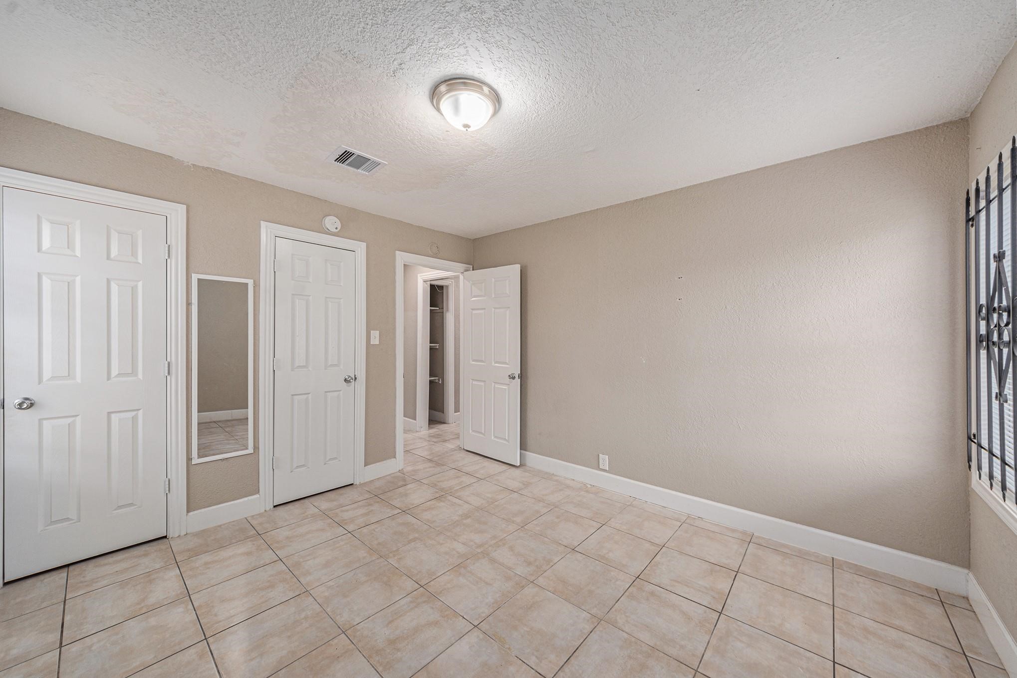 502 Ogilvie Street Property Photo 8