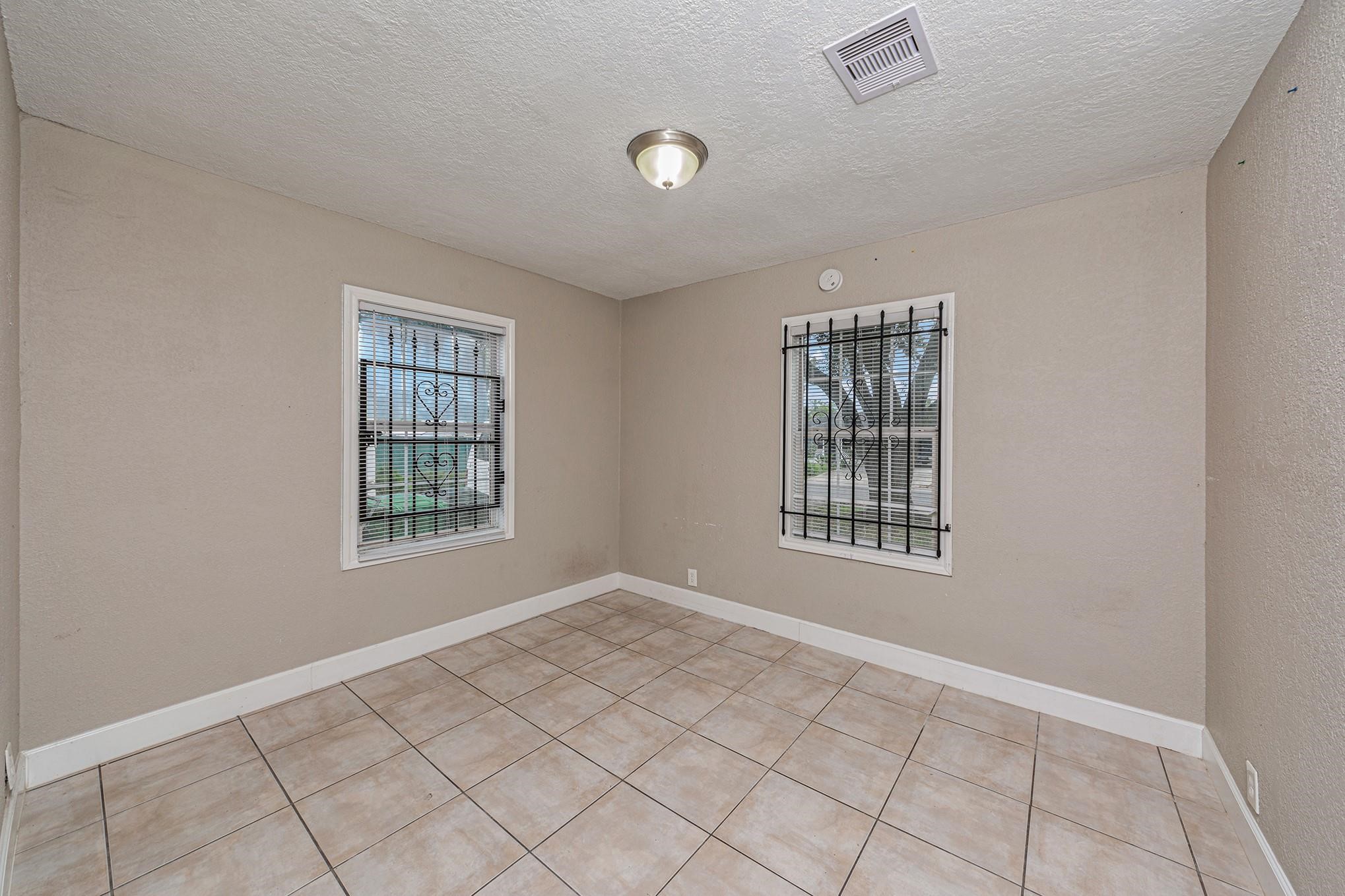 502 Ogilvie Street Property Photo 9
