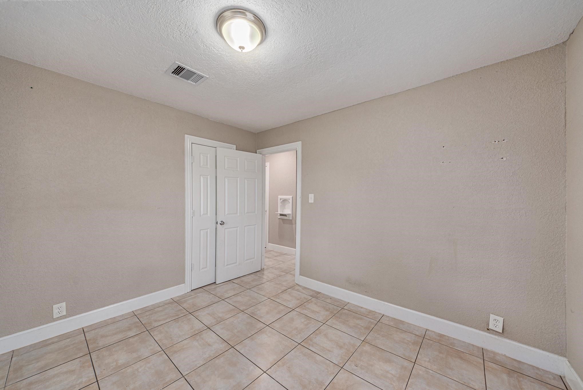 502 Ogilvie Street Property Photo 10