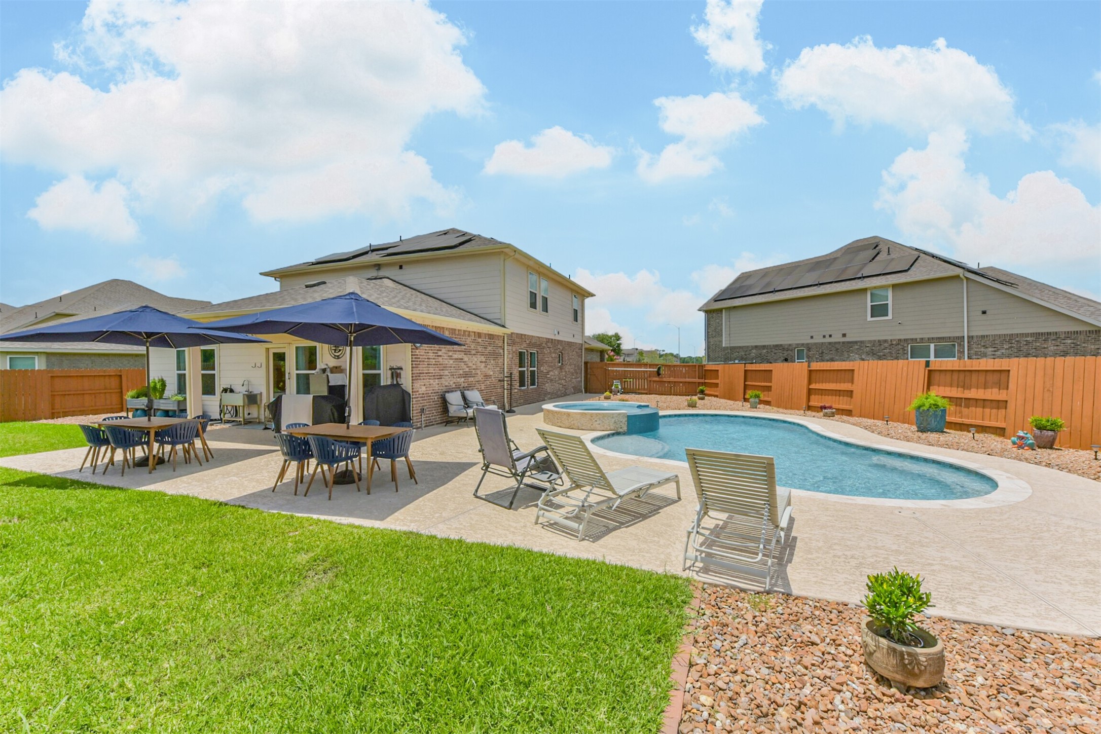 2501 Staplewood Springs Drive Property Photo 1