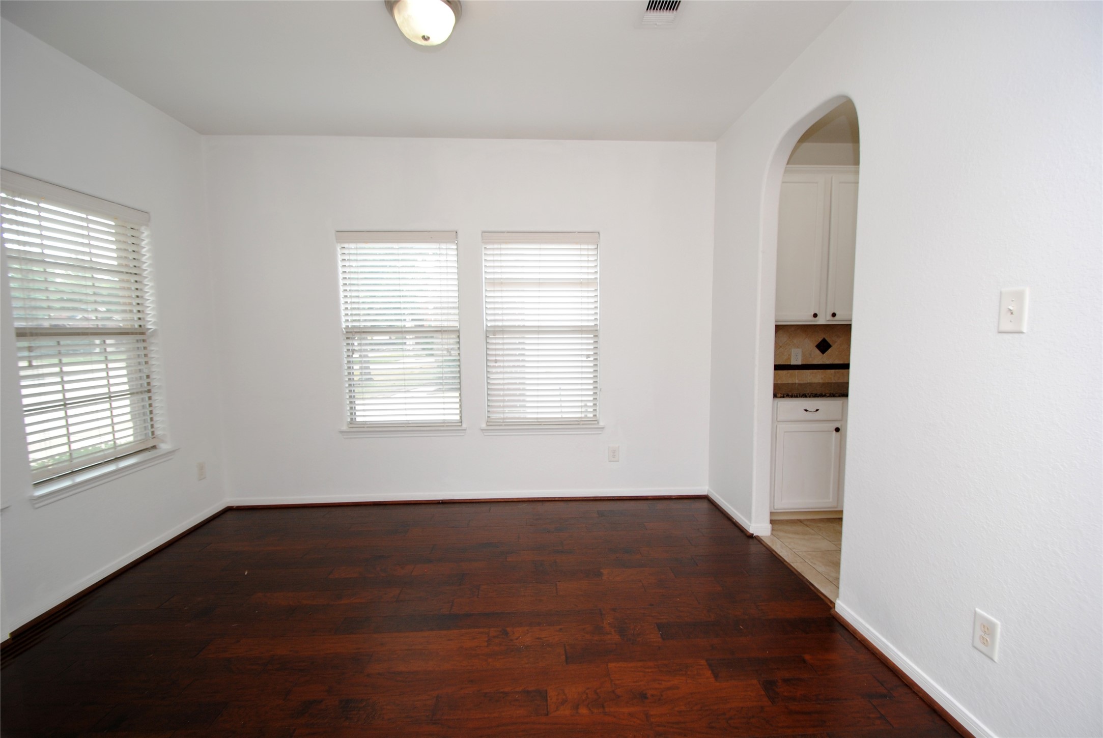 402 Mornington Lane Property Photo 4