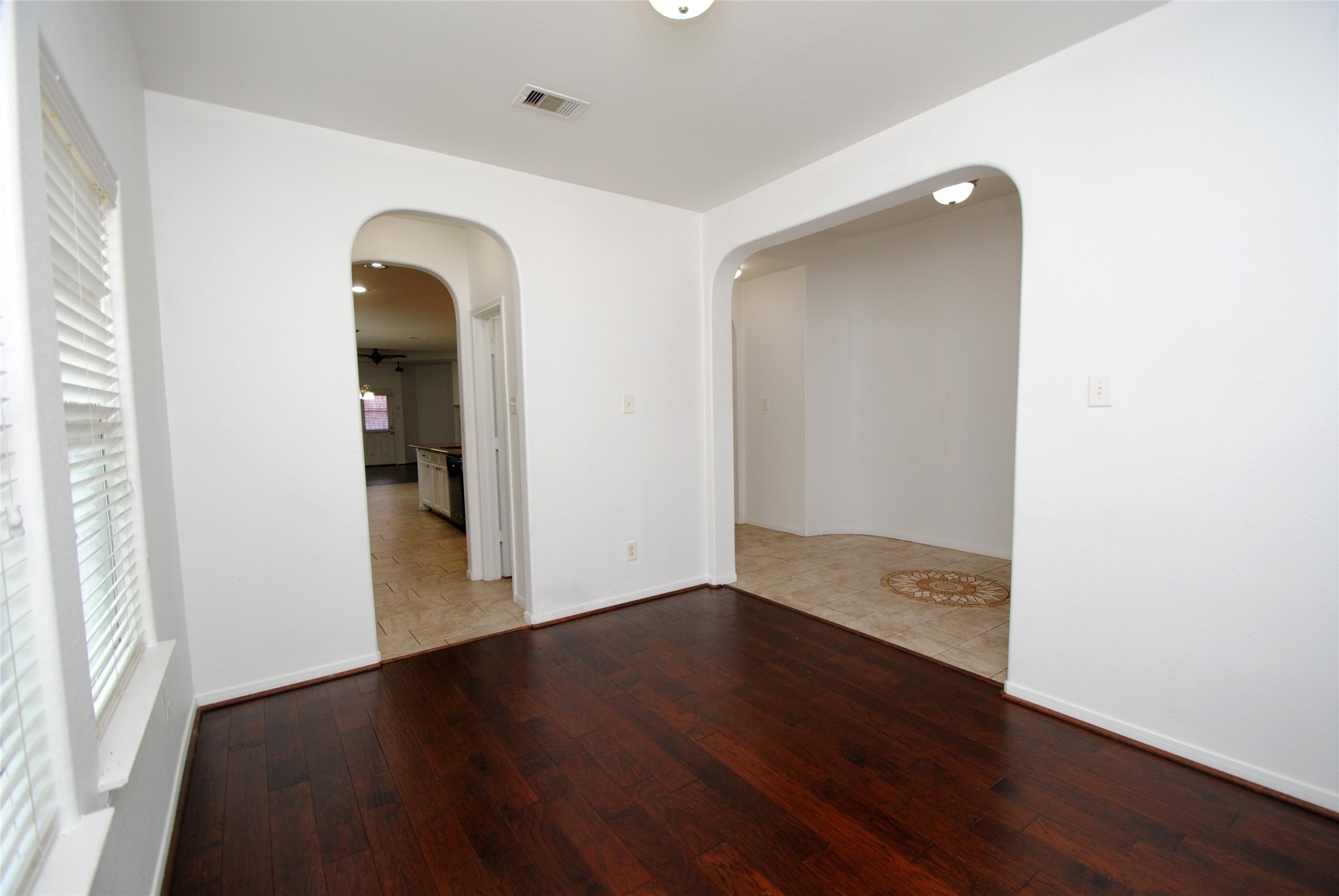 402 Mornington Lane Property Photo 5