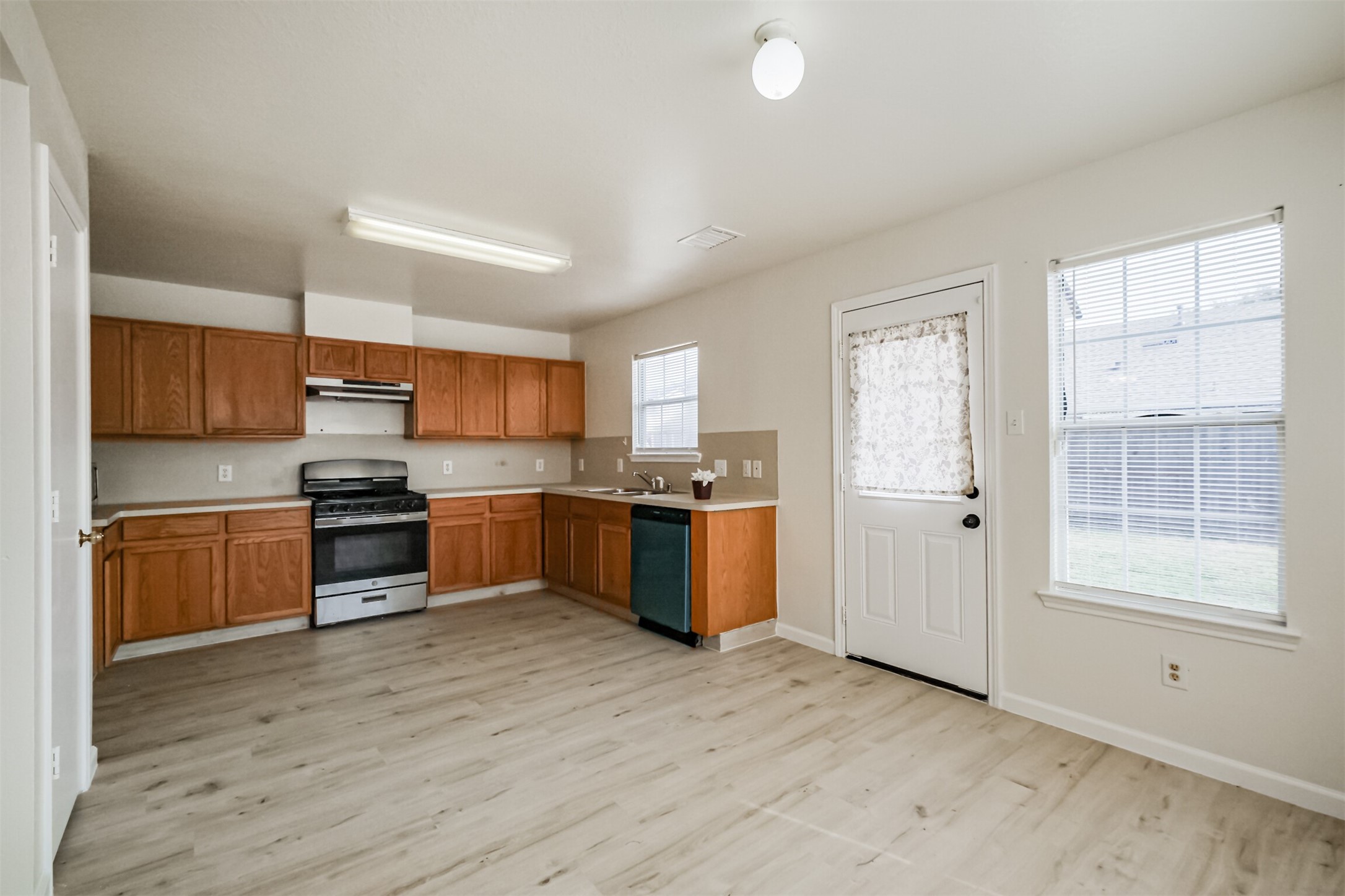 9603 Milas Way Property Photo 8