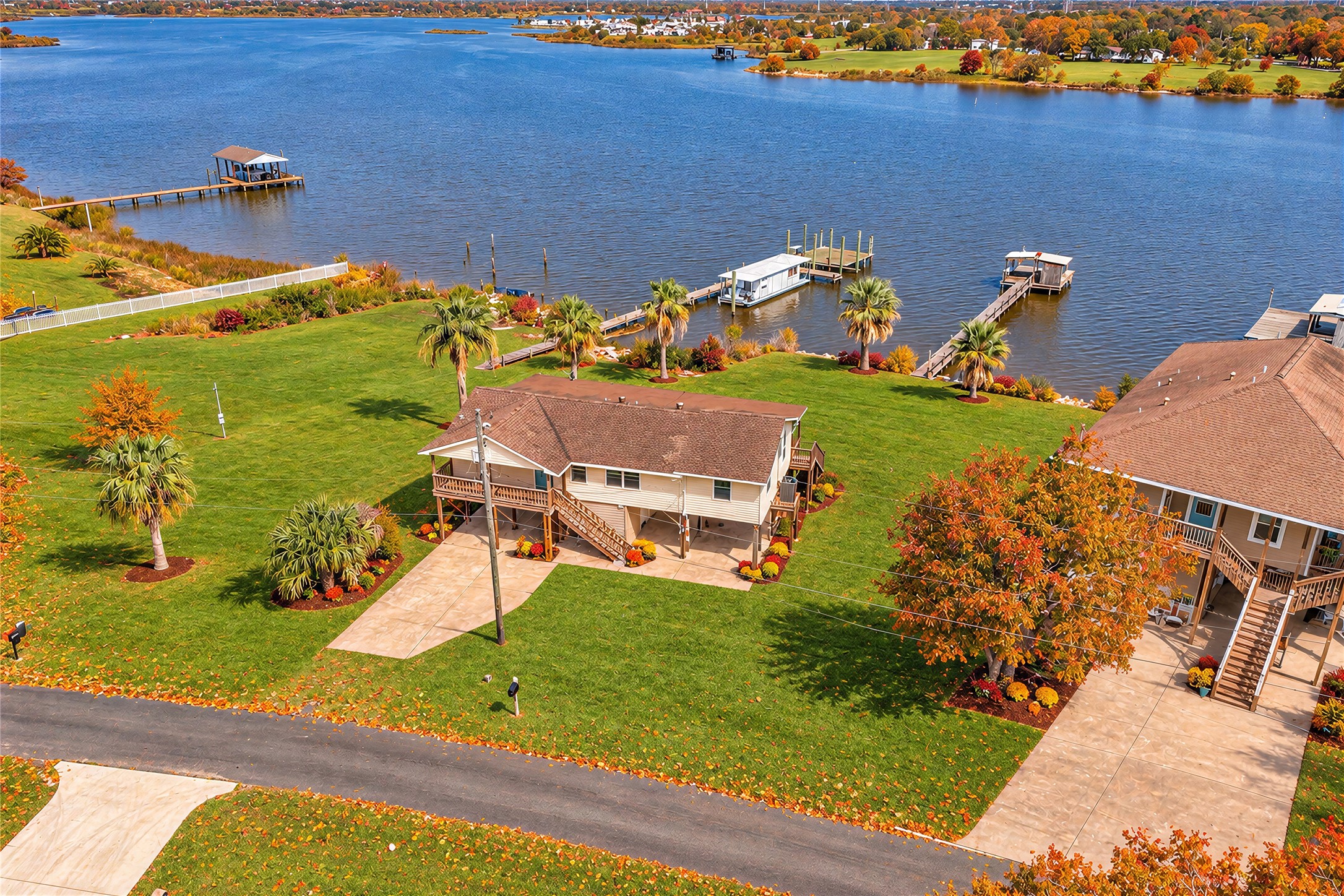 8805 Harbour Drive Property Photo 1