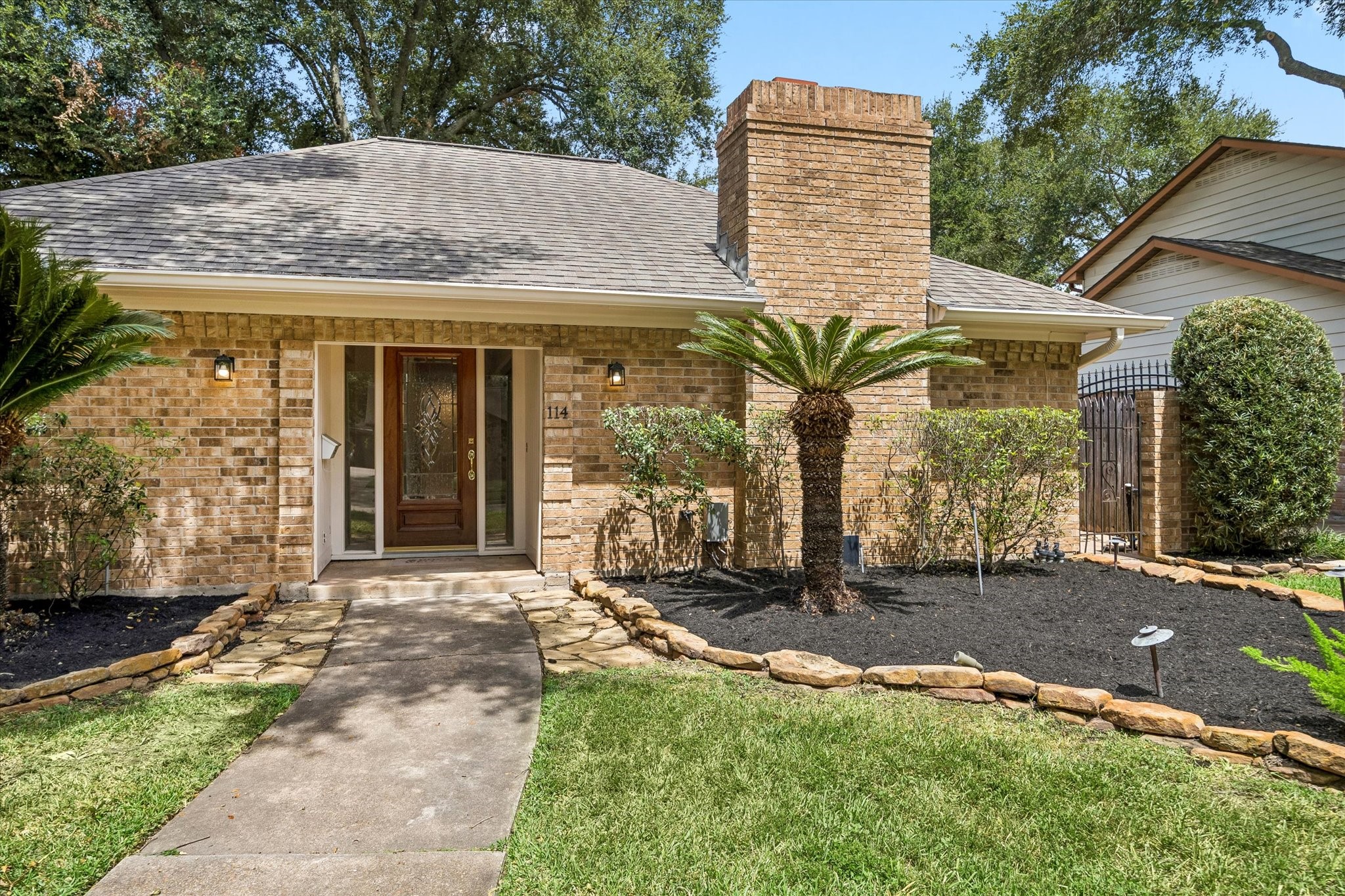 114 Camellia Street Property Photo 3