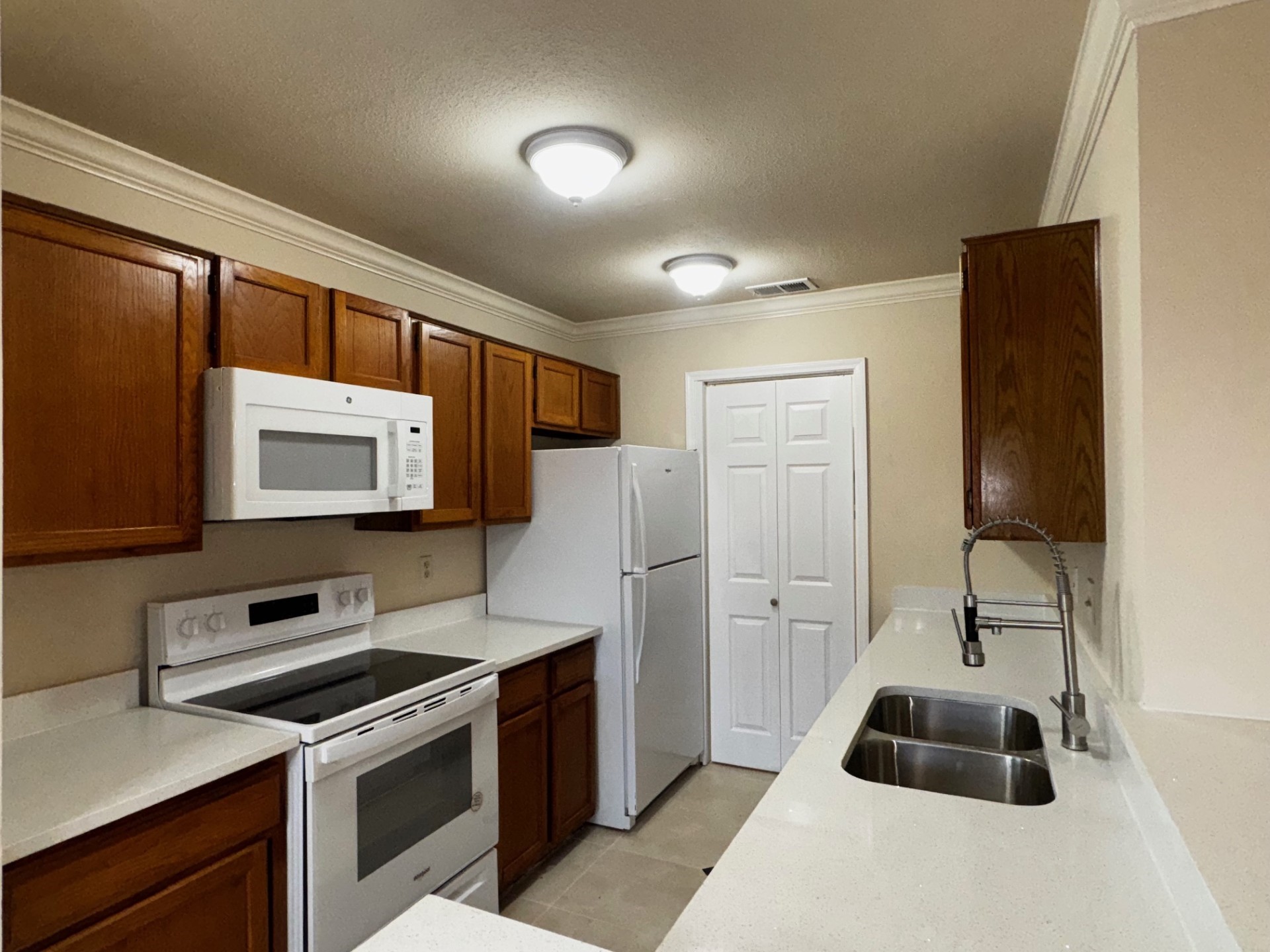 8247 Creekbend Drive 8247 Property Photo 6
